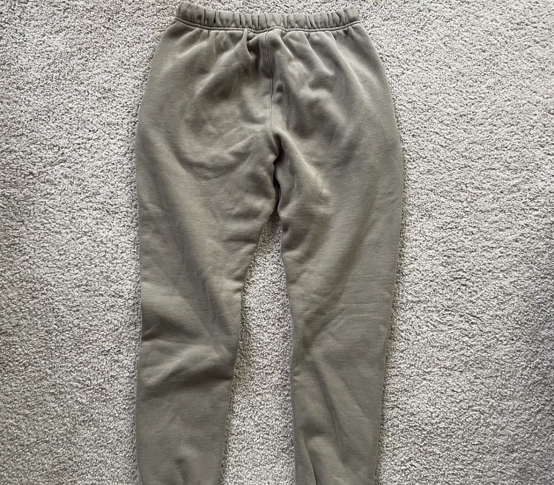 Essentials Essentials gray sweats Size US 29 - 2 Thumbnail