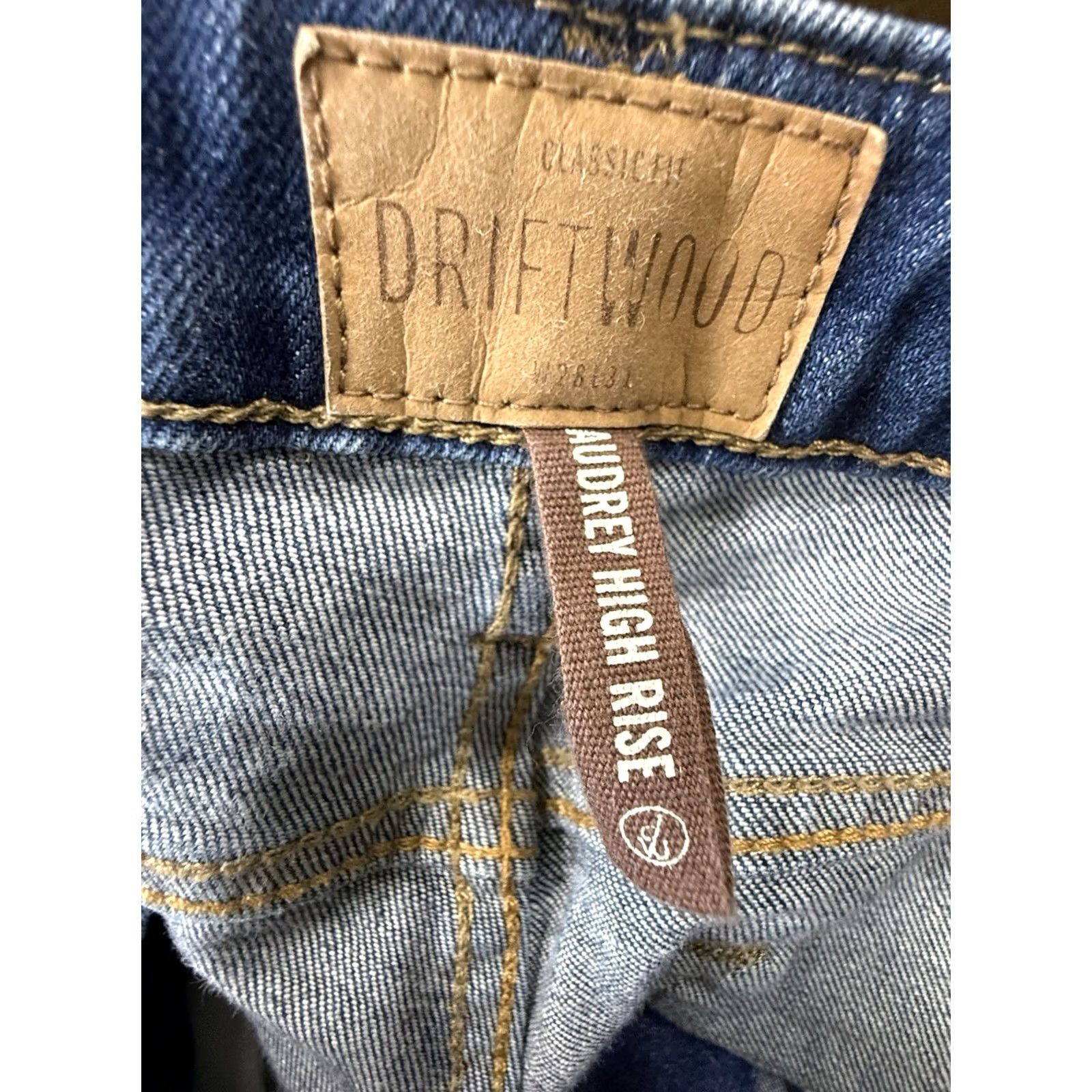 Vintage Driftwood Women's Jean 28 High Rise Distressed Flower Classic Hippie Boho Blue Cotton Blend Denim Size 28" / US 6 / IT 42 - 2 Thumbnail