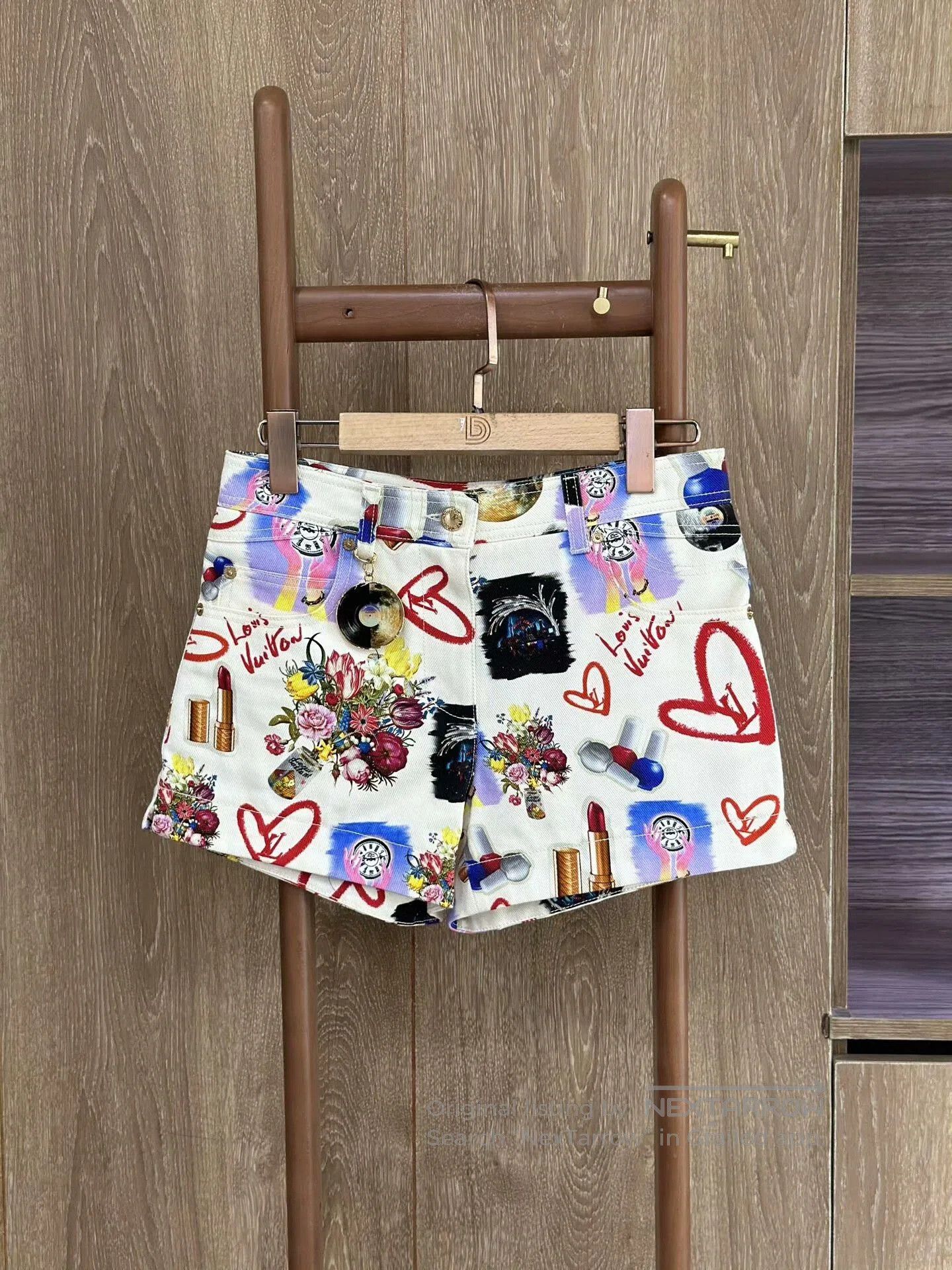 Louis Vuitton Louis Vuitton Printed Casual Shorts. Size 35" - 1 Thumbnail