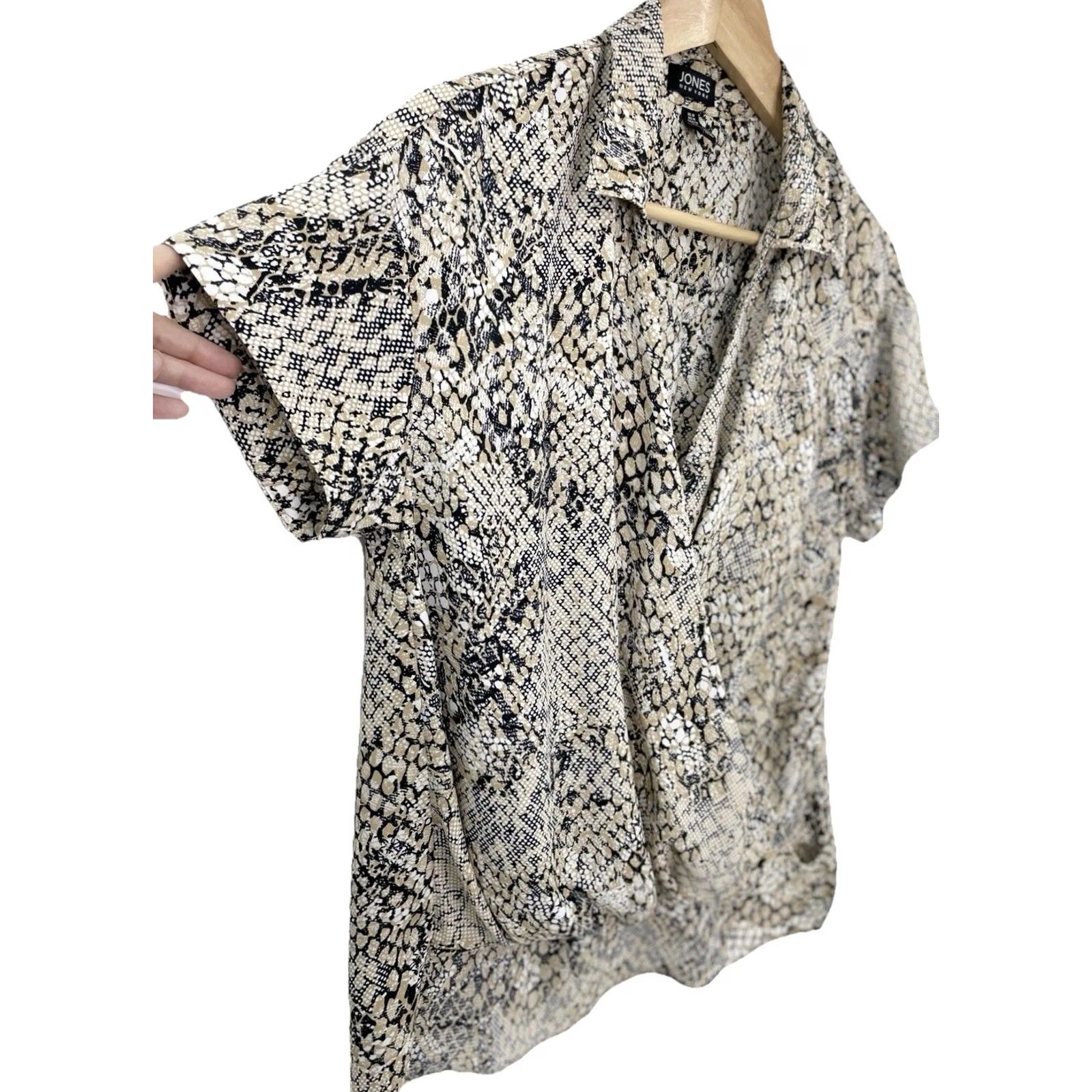 Jones New York Jones NY Snake Skin Print Faux Wrap Chiffon Collared Blouse Sz M Boho Women’s Size M / US 6-8 / IT 42-44 - 4 Thumbnail