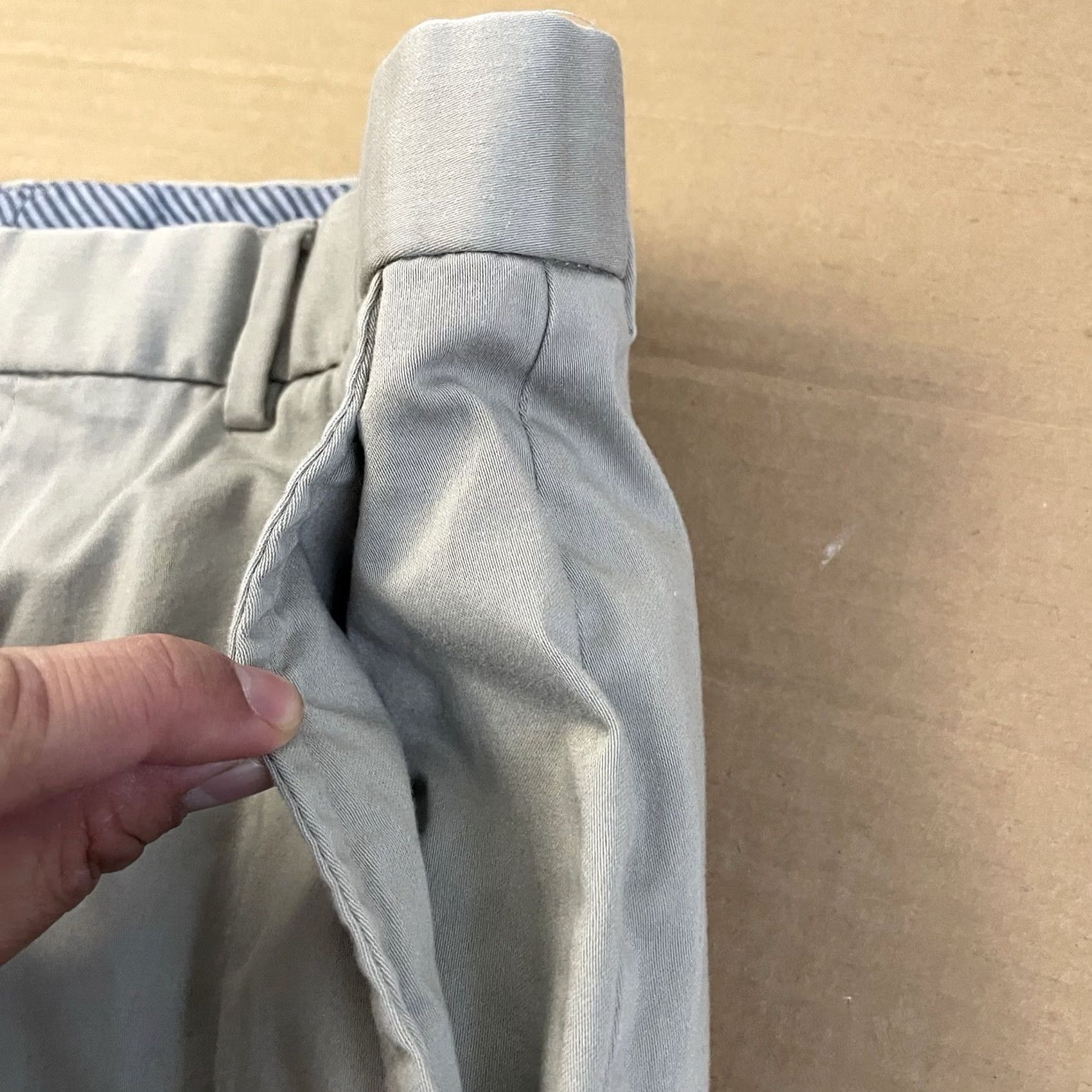 Gap VINTAGE Gap Chino Pants Mens Adult 31 x 28 Beige Hook Zipper Button Outdoors 90s Y2K Chino Pants Mens Size US 31 - 7 Thumbnail