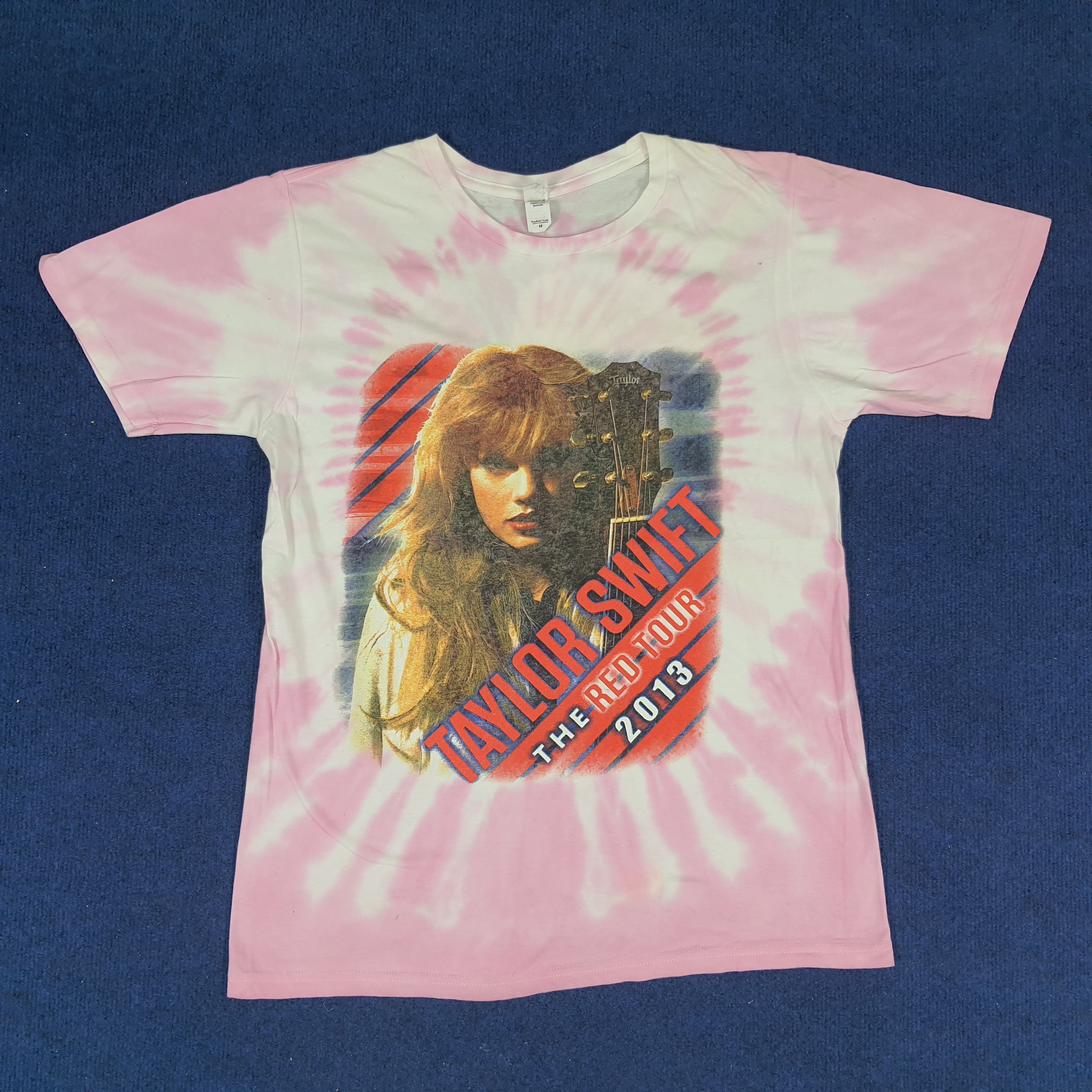 Band Tees × Vintage Vintage Taylor Swift The Red Tour 2013 Tie Dye T-shirt Size US M / EU 48-50 / 2 - 1 Thumbnail