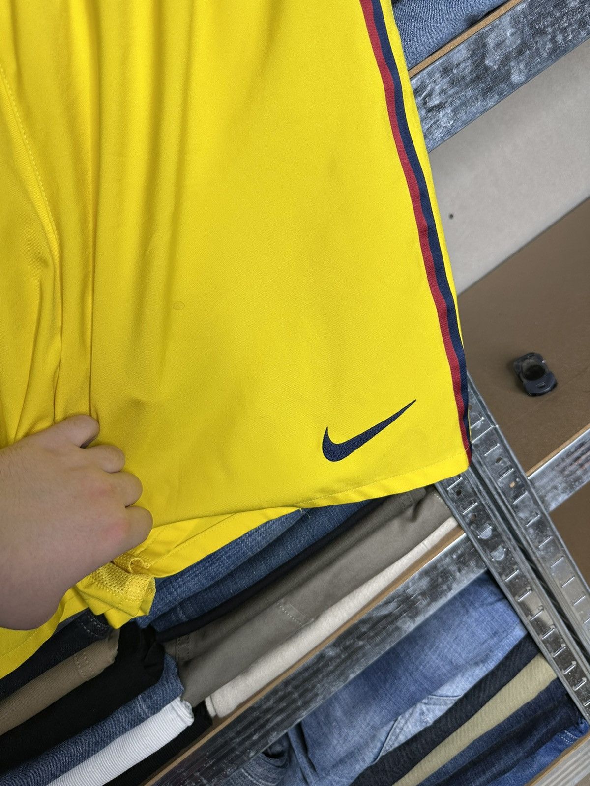 Nike Nike 2012-13 Barcelona Away Football Vintage Shorts Size US 33 - 3 Thumbnail