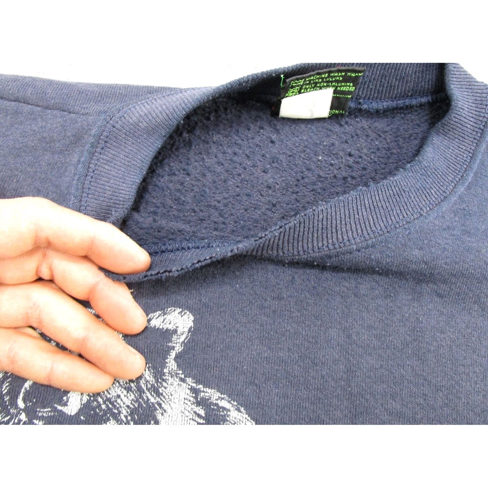 Vintage Vintage North American Outfitters Bear Graphic Crewneck Sweatshirt 2XL Blue Mens Pullover Graphic Print 90s Sports All Seasons Fur Size US XXL / EU 58 / 5 - 4 Thumbnail