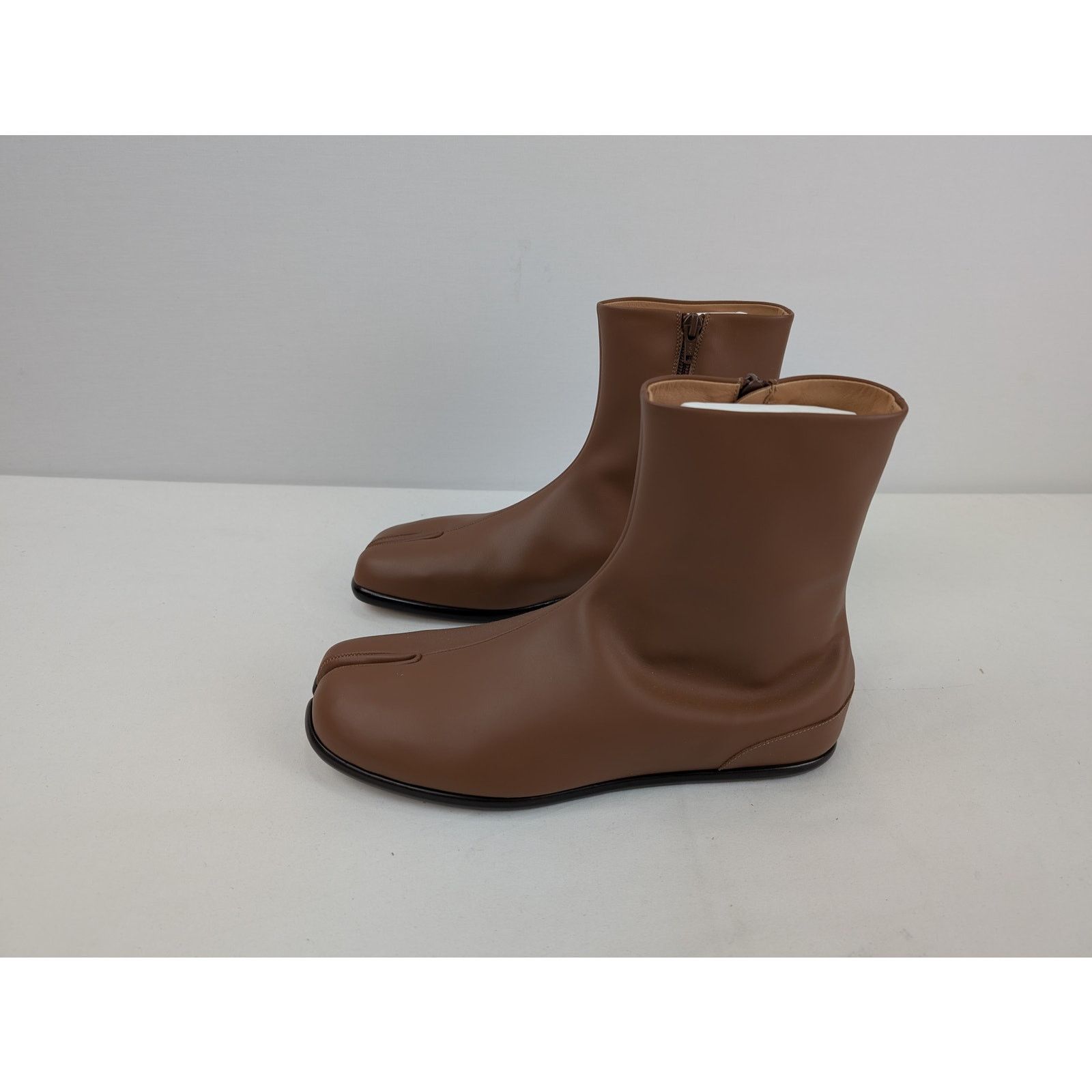 Maison Margiela o1rshd1 Tabi Boots in Brown Size US 10 / EU 43 - 1 Thumbnail
