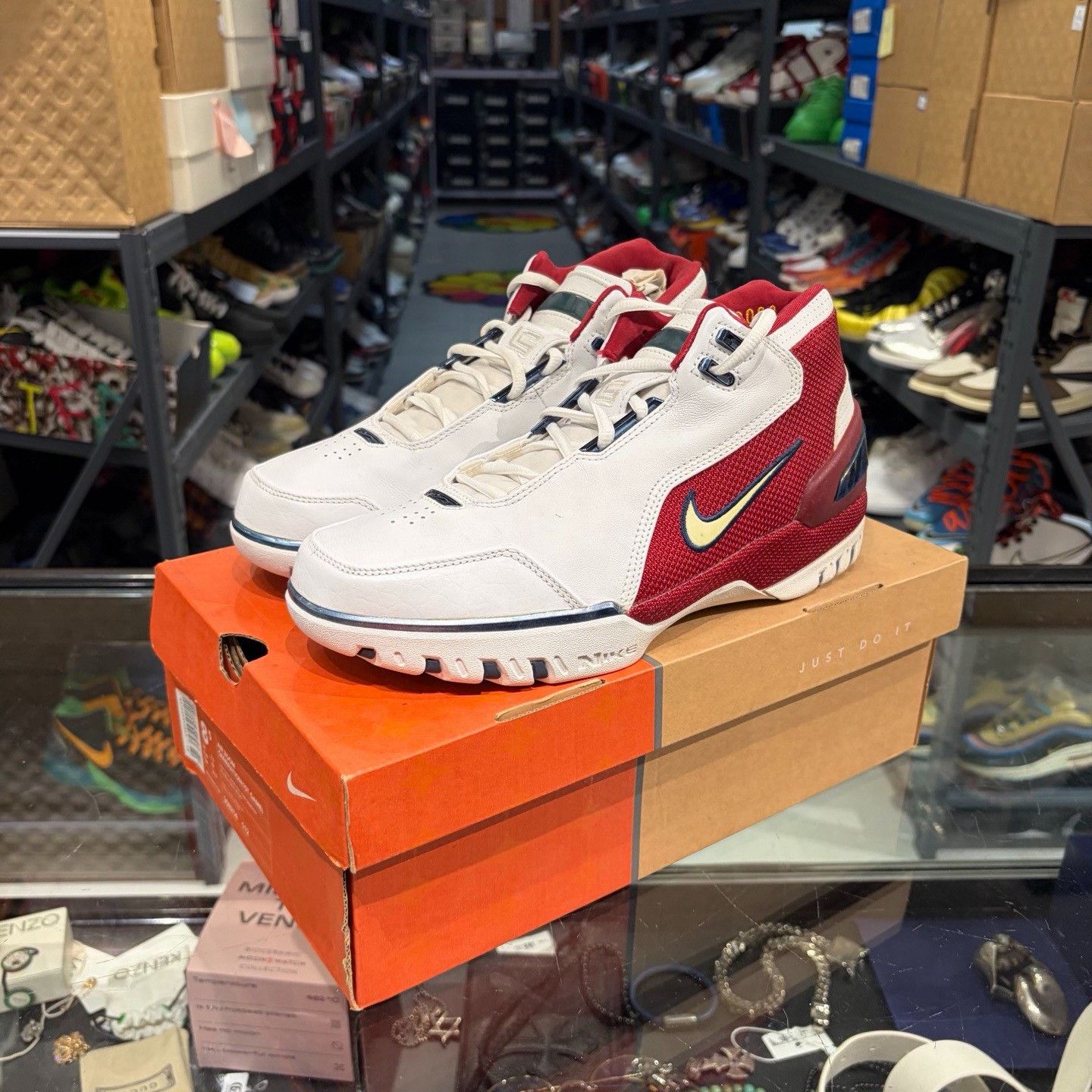 Nike Nike Red Lowtop Sneakers 9 Men Size US 9 / EU 42 - 1 Thumbnail