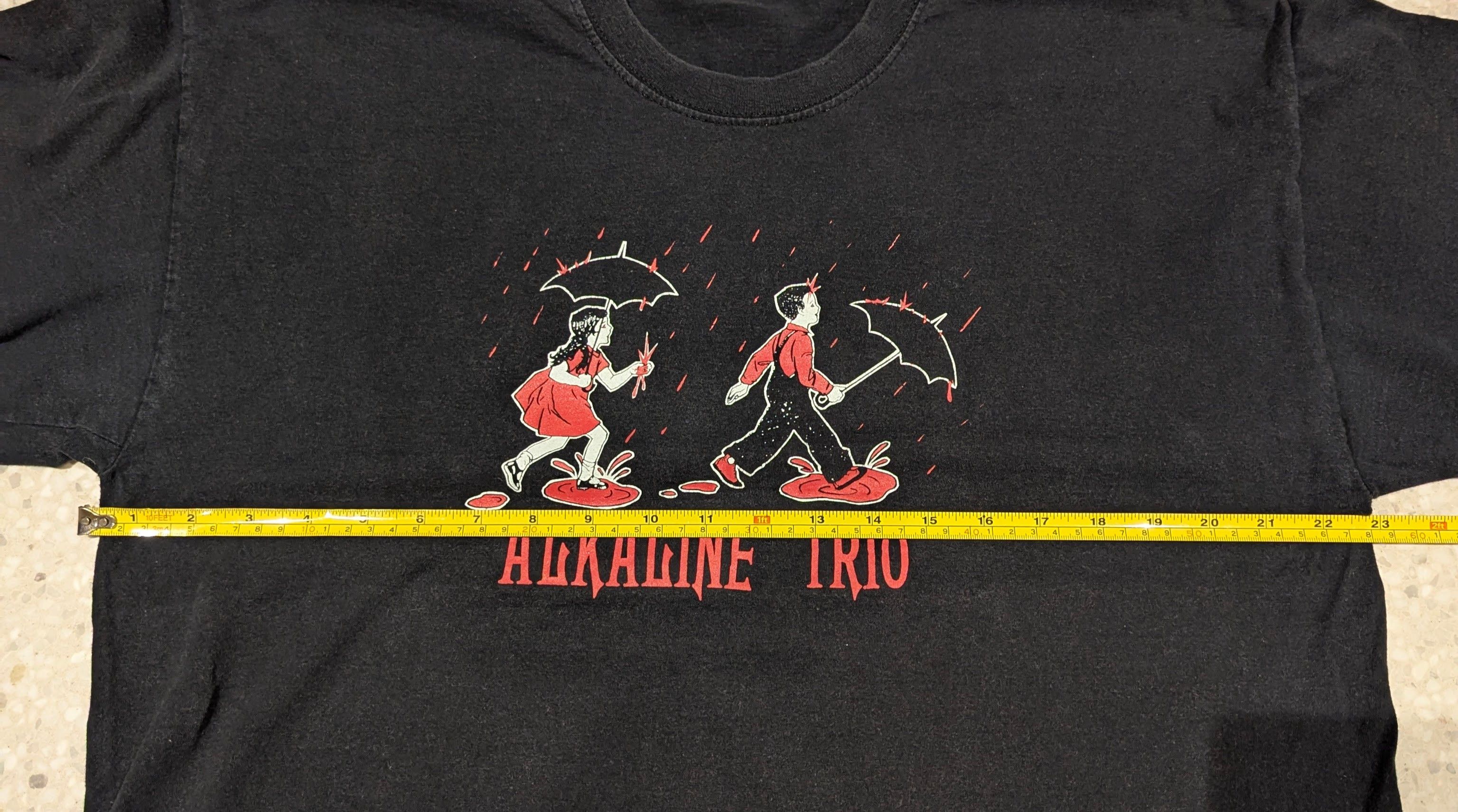 Fruit Of The Loom ALKALINE TRIO VINTAGE 2002 TOUR BAND T-SHIRT - PUNK ROCK Size US XL / EU 56 / 4 - 5 Thumbnail