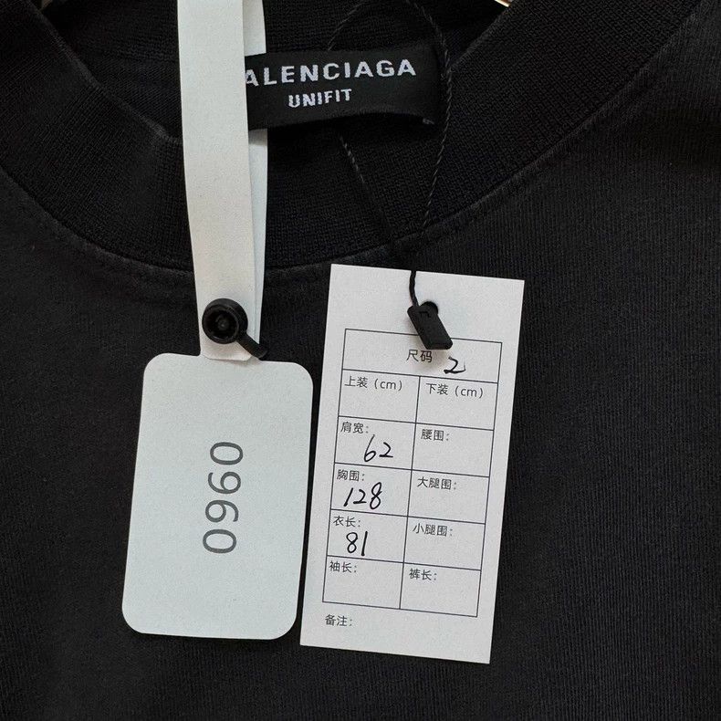 Balenciaga Balenciaga 3 B embroidered logo destruction calendar desig Size US M / EU 48-50 / 2 - 2 Thumbnail
