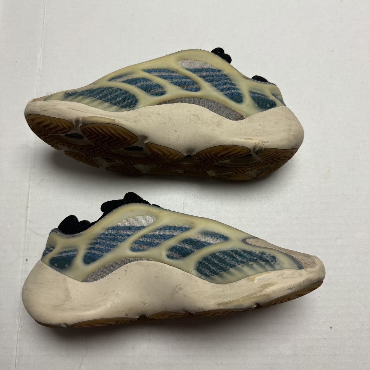 Yeezy adidas Yeezy 700 V3 Kyanite ART GY0260 Shoes Size 7.5 Size US 7.5 / EU 40-41 - 3 Thumbnail