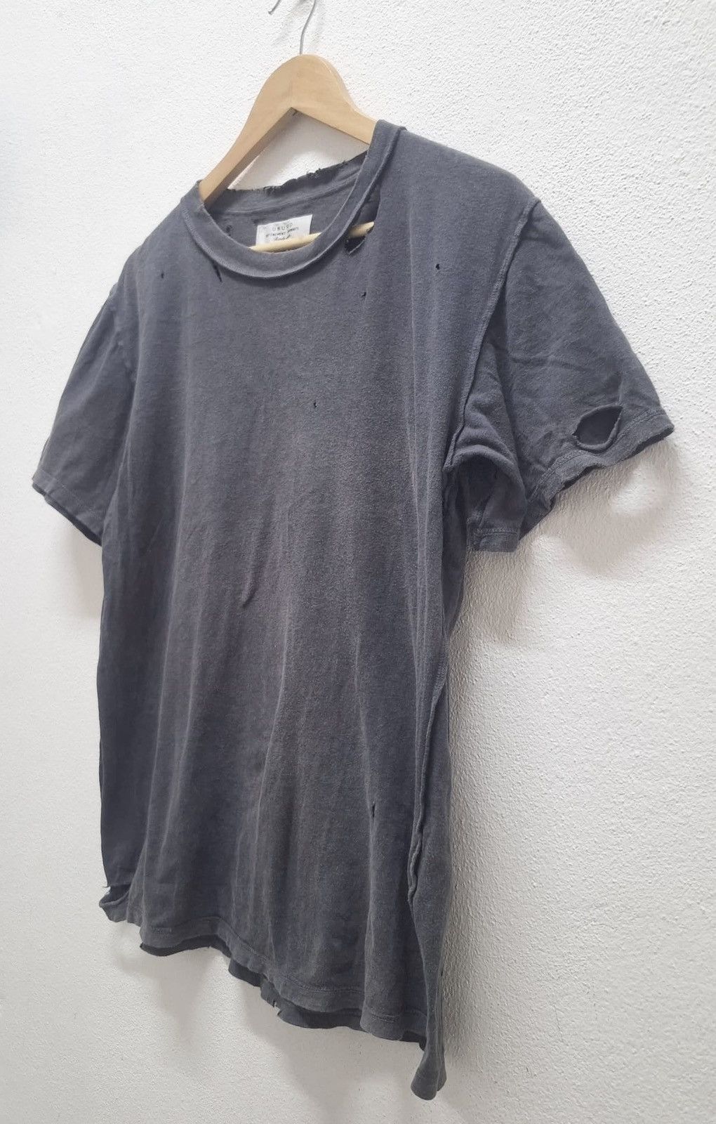 Japanese Brand UNUSED Sun Faded Distressed Thrashed T-shirt Size US S / EU 44-46 / 1 - 2 Thumbnail