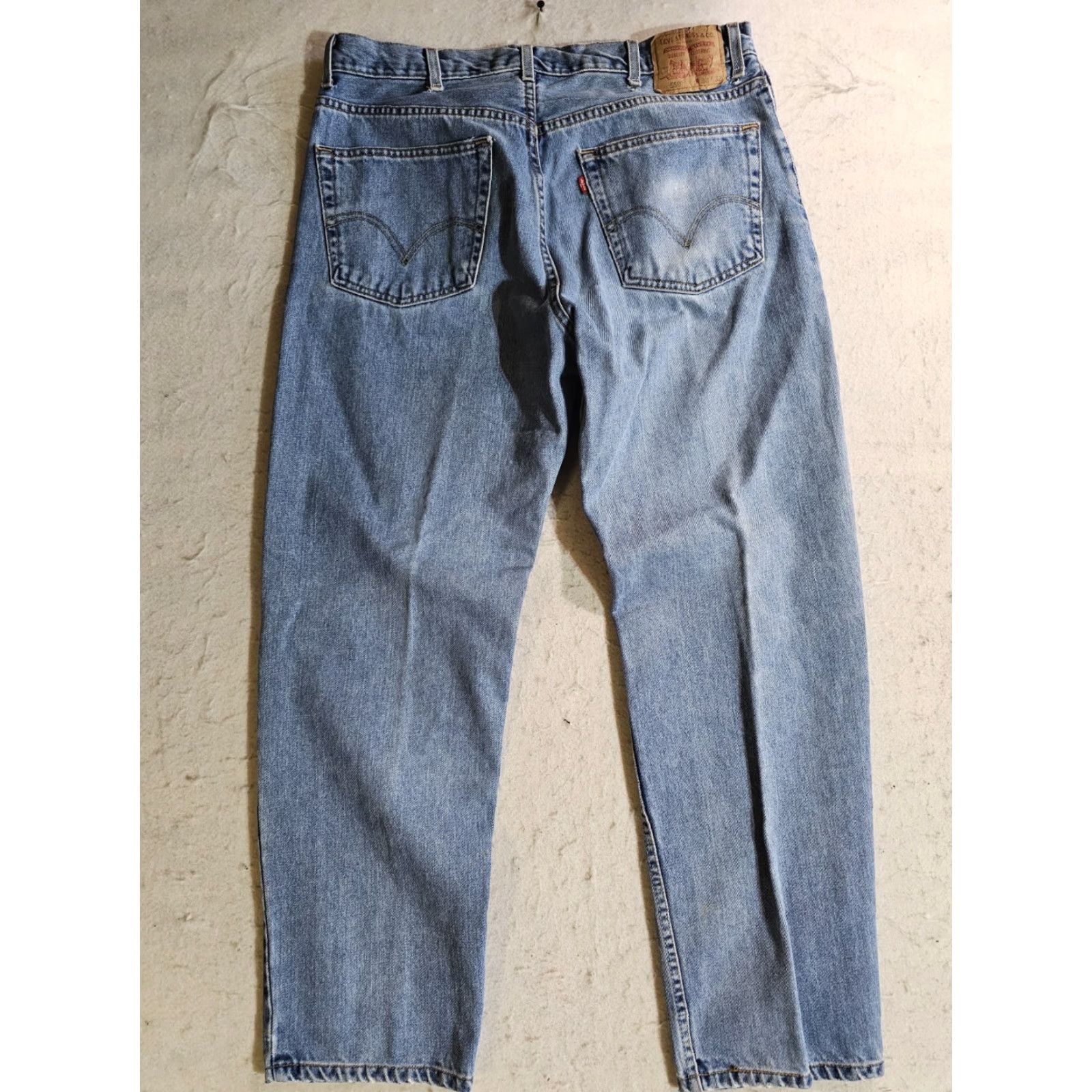 Levi's VINTAGE Levi Levi's 550 Jeans Relaxed Fit Denim Light Wash Distressed Mens 38x32 Jeans 90s USA Bike Rock Retro Logo City Hip Hop Dad Size US 38 / EU 54 - 4 Thumbnail