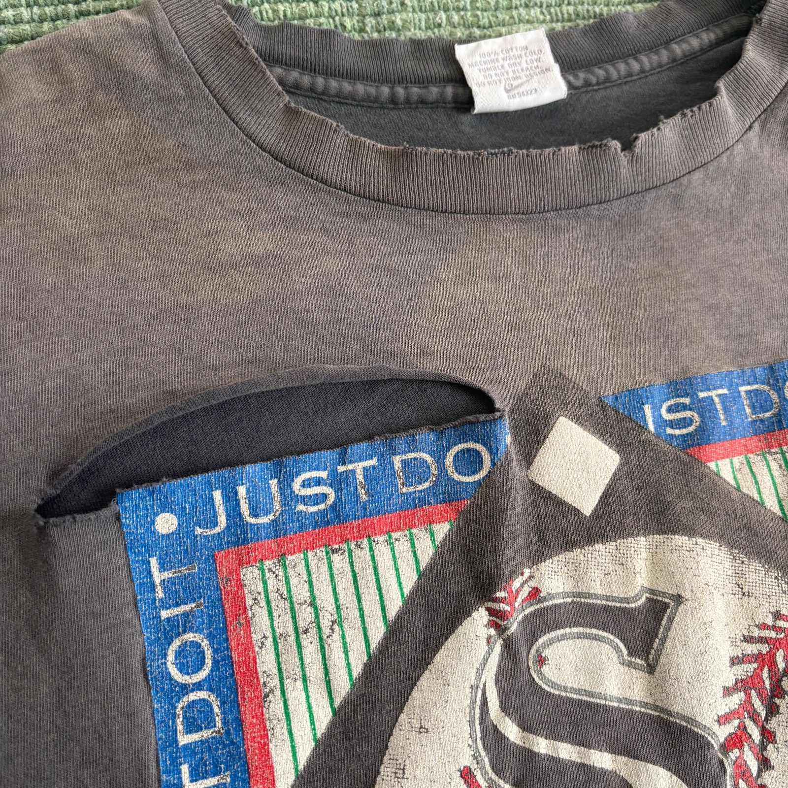 Nike × Vintage Vintage 1990s faded thrashed Nike Chicago White Sox tee Size US L / EU 52-54 / 3 - 3 Thumbnail