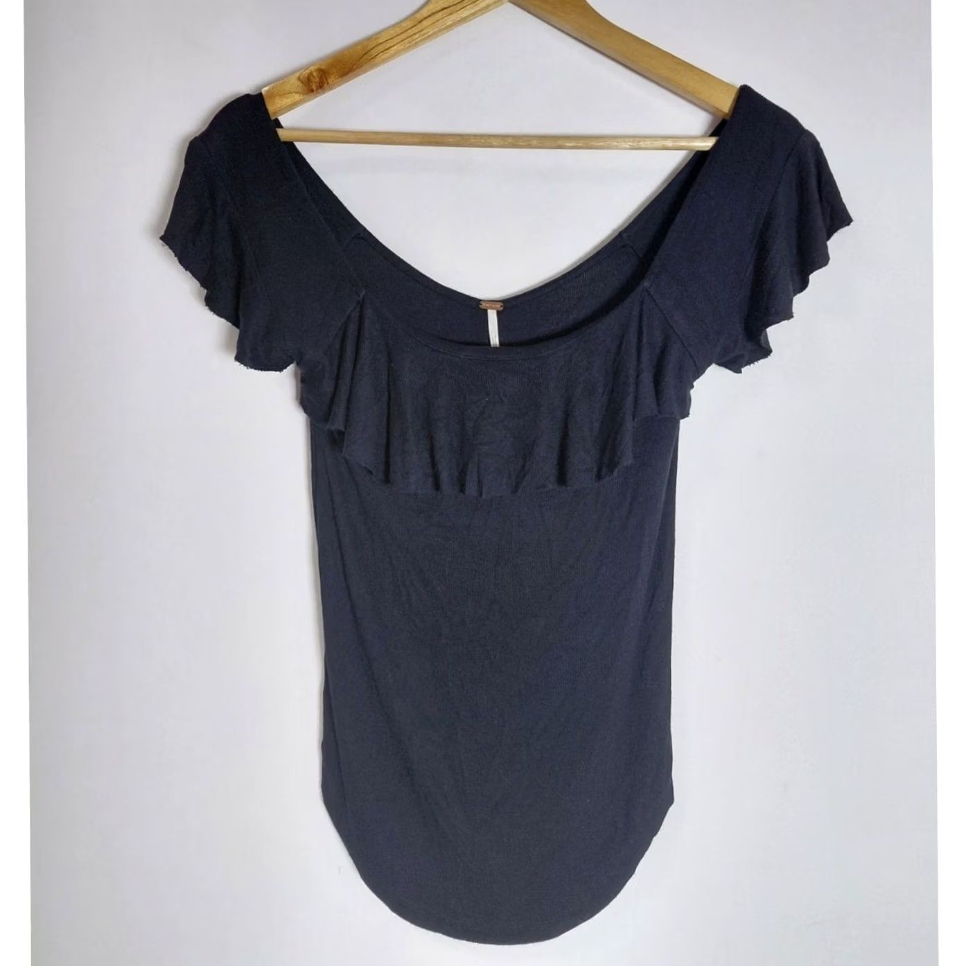 Free People Free People Black Ruffle Off-Shoulder Top Solid Knit Short Sleeve Women Size M Size M / US 6-8 / IT 42-44 - 2 Thumbnail