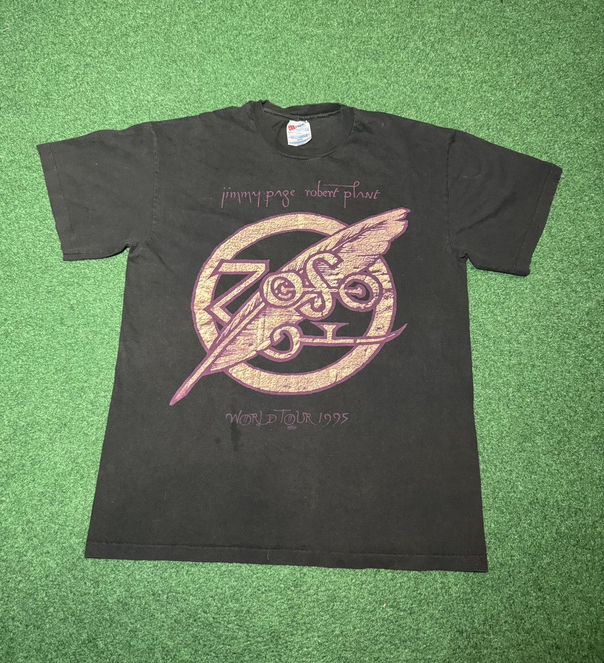 Vintage Vintage 1995 Jimmy Page Robert Plant Zeppelin M/L T Shirt Size US L / EU 52-54 / 3 - 1 Thumbnail