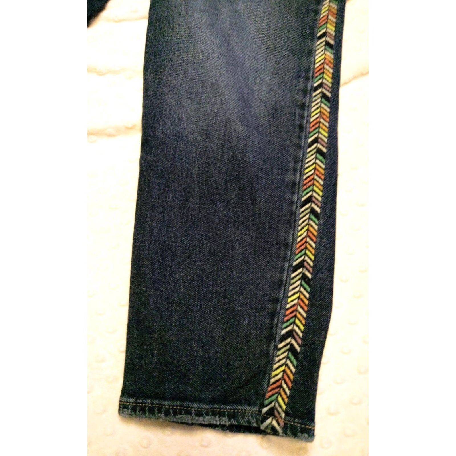 Vintage Knox Rose Women's Capris Jeans Size 8 Embroidered Dark Wash Stretch Capris Jeans Blue 5-Pocket Regular Rise Bohemian Rose Aztec Mens Womens Girls Size 30" / US 8 / IT 44 - 2 Thumbnail