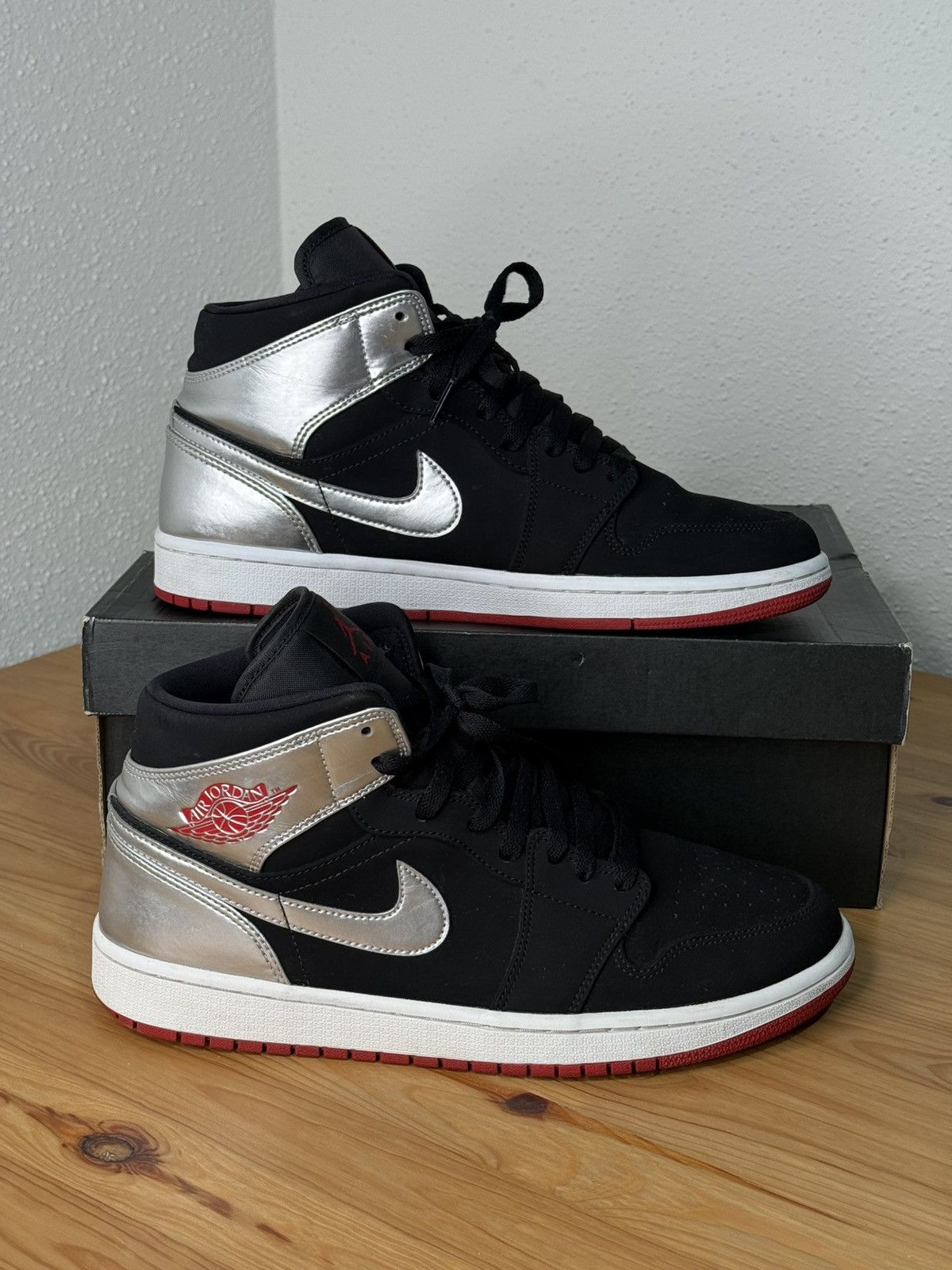 Jordan Brand × Nike Nike Air Jordan 1 Mid Johnny Kilroy Size US 9.5 / EU 42-43 - 3 Thumbnail