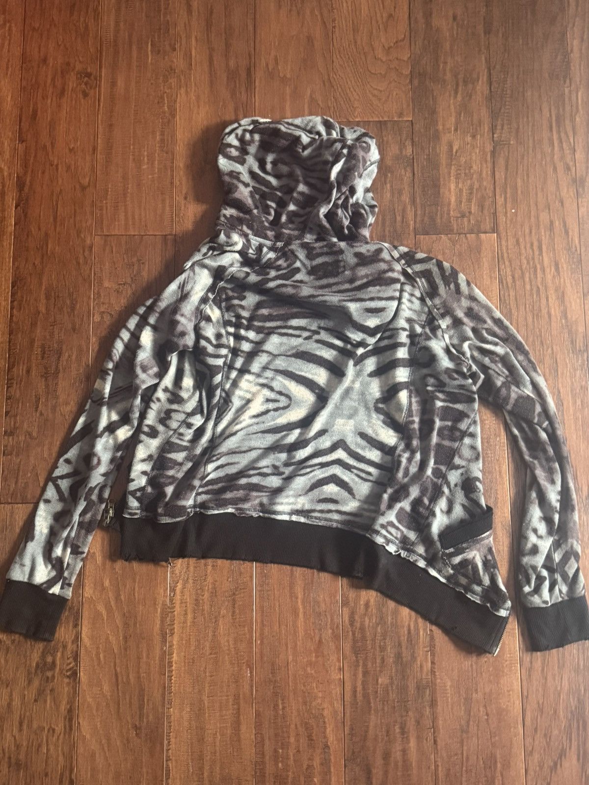Japanese Brand Glad News Zebra/Cheetah Print Zip up Size US S / EU 44-46 / 1 - 3 Thumbnail