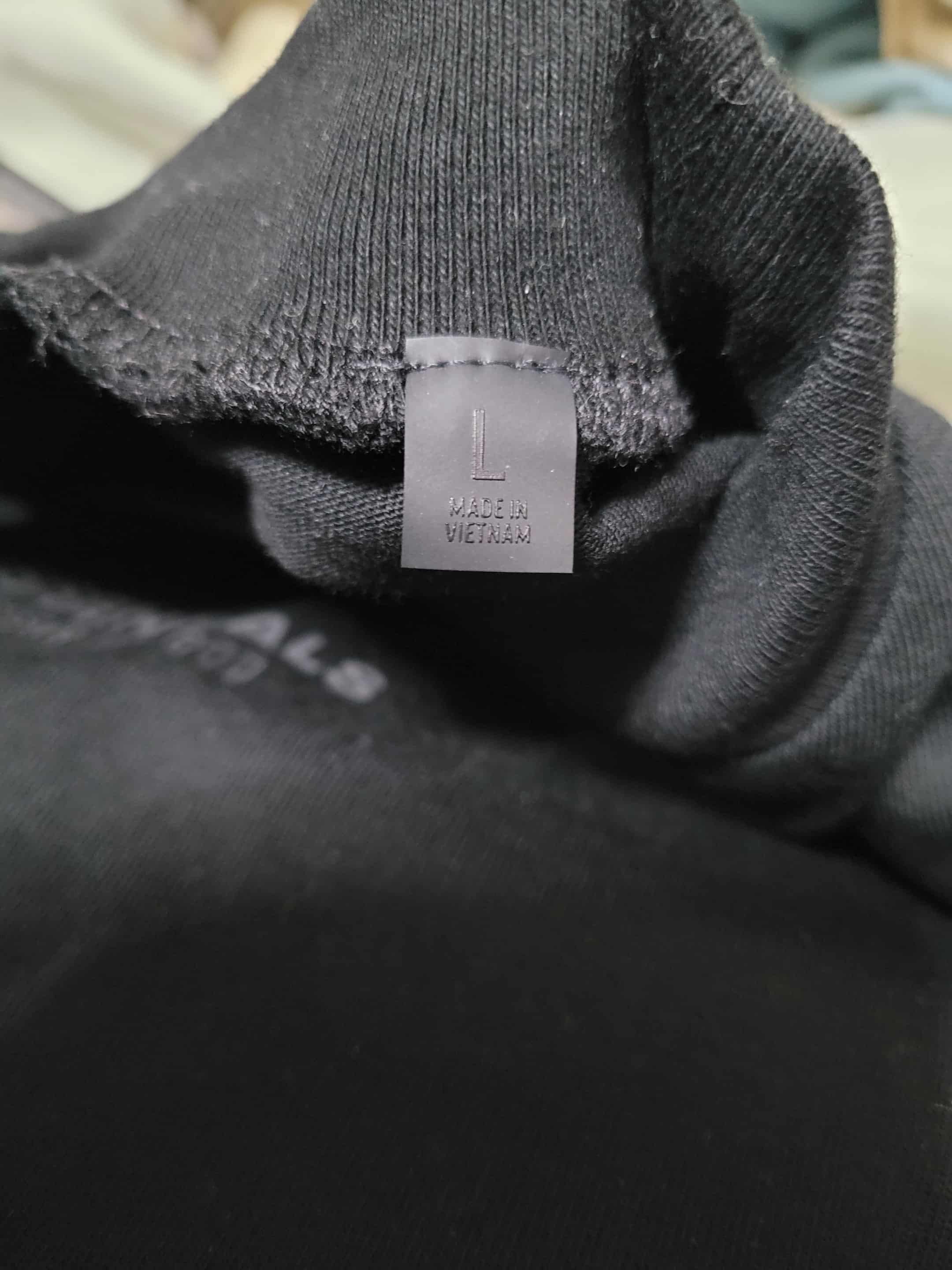 Fear of God sz L FOG Essentials Small Logo Tee Jet Black (FW23) Size US L / EU 52-54 / 3 - 7 Thumbnail