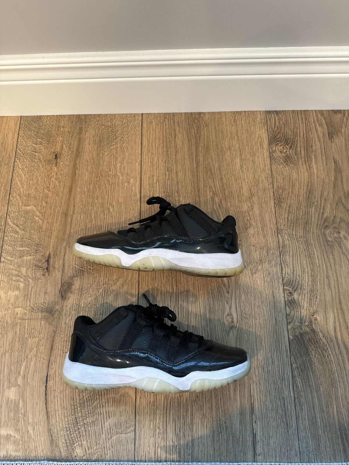Jordan Brand × Nike Jordan 11 low 72-10 Size US 6 / EU 39 - 1 Thumbnail