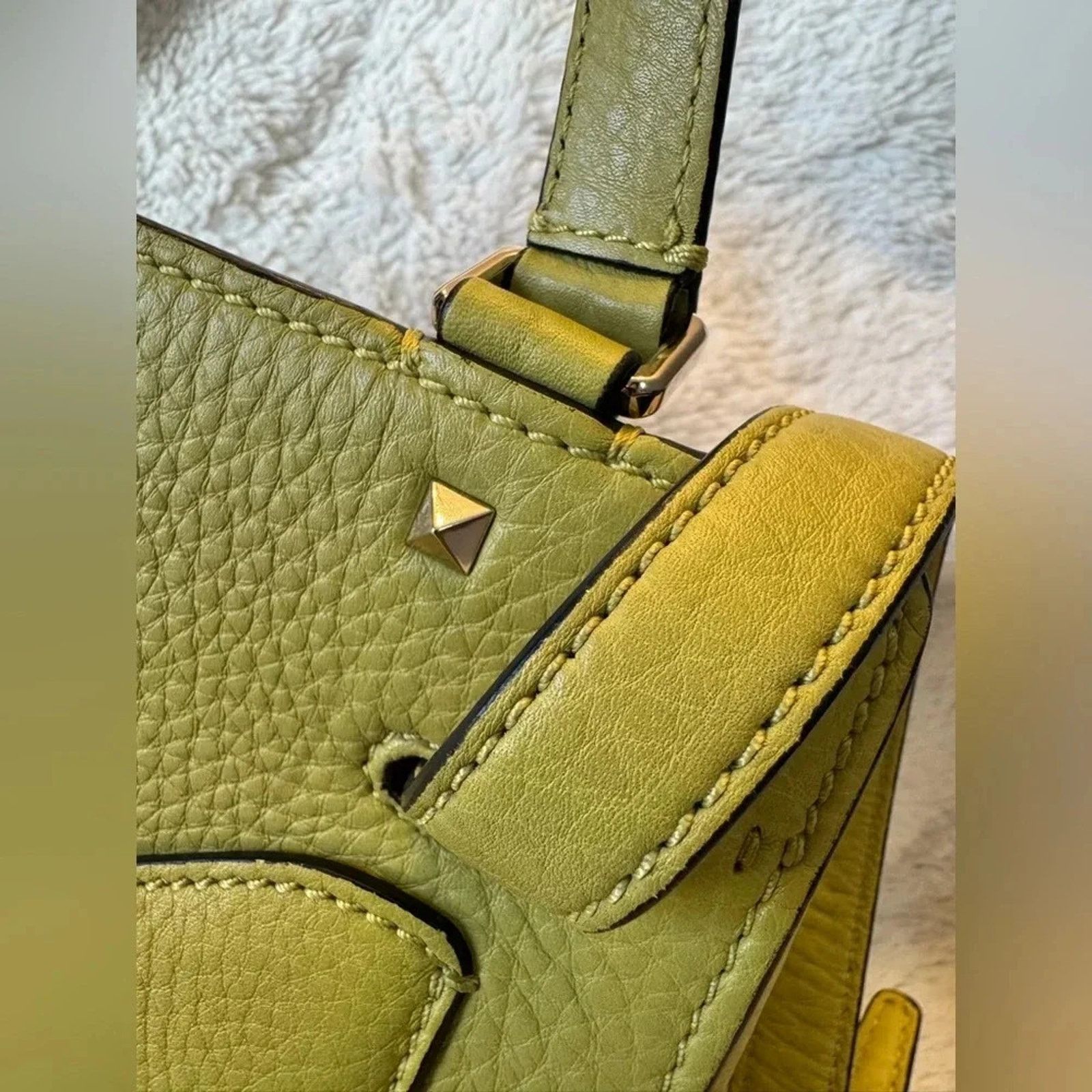 Valentino EUC Valentino Garavani Pebbled Leather 2-way bag in Green Size ONE SIZE - 11 Thumbnail