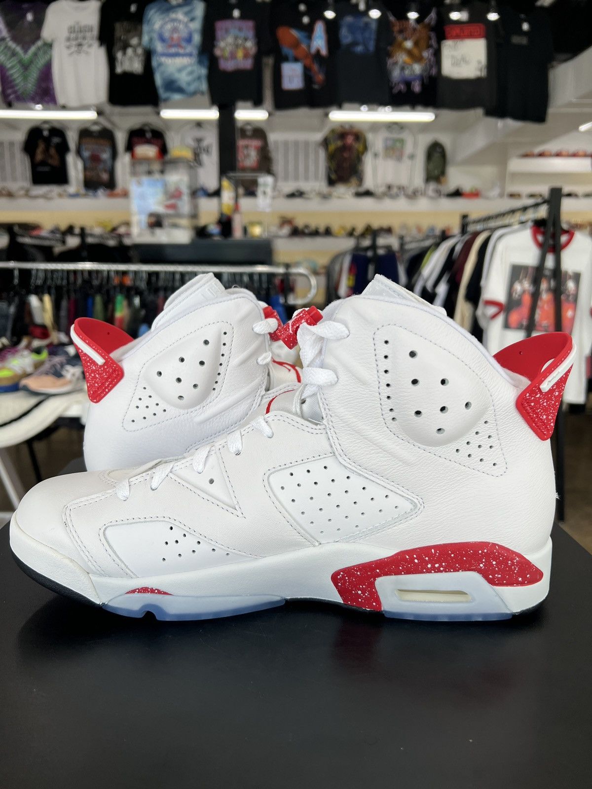 Jordan Brand Air Jordan 6 Red Oreo Sz. 10.5 (2022) Size US 10.5 / EU 43-44 - 3 Thumbnail