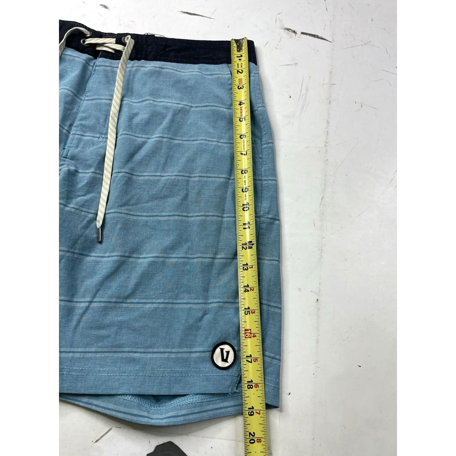 Vuori Vuori Shorts Mens 32 V Cycle Board Shorts Drawstring Casual Striped Blue Swim Size US 32 / EU 48 - 2 Thumbnail
