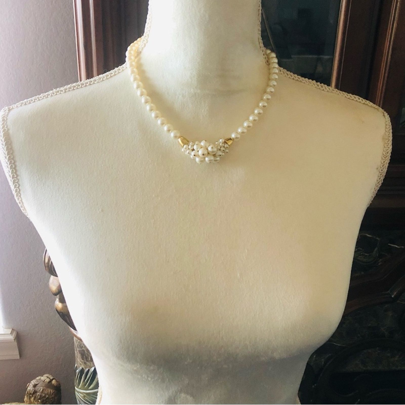 Vintage Vintage cream glass pearl cluster gold plated necklace Size ONE SIZE - 5 Thumbnail