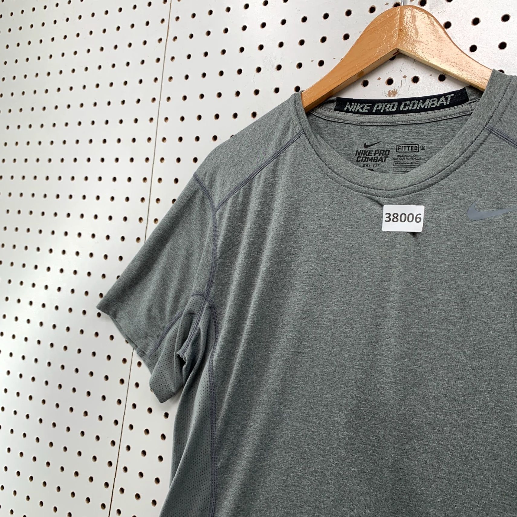 Nike Nike Pro Combat Active Shirt Mens Large Gray Fitted Short Sleeve Crew Neck T-Shirt Compression Athletic 20.5x29 Size US L / EU 52-54 / 3 - 7 Thumbnail