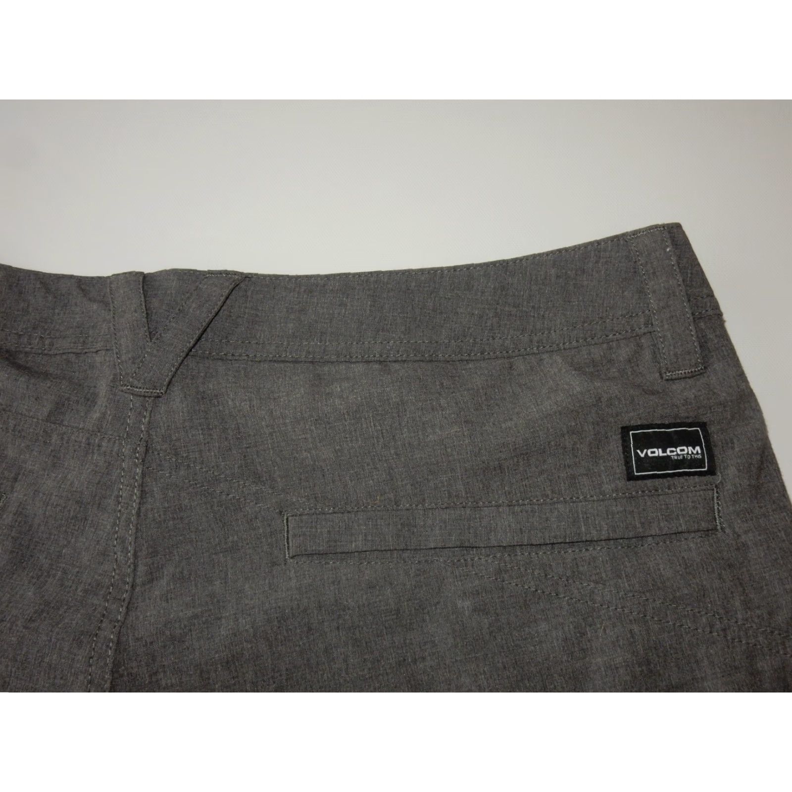 Volcom Volcom Men's Shorts Size 36 Short Athletic Gray Polyester Mens L Regular Activewear Size US 33 - 2 Thumbnail