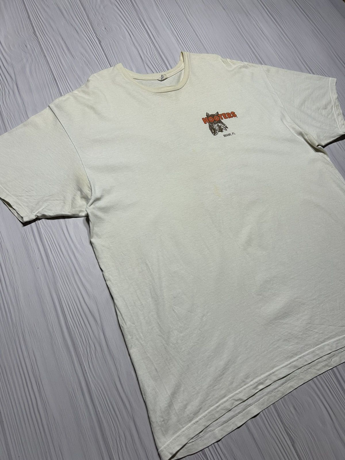 Vintage Vintage Hooters USA Girl Babe T-Shirt Y2K Size US XXL / EU 58 / 5 - 11 Thumbnail