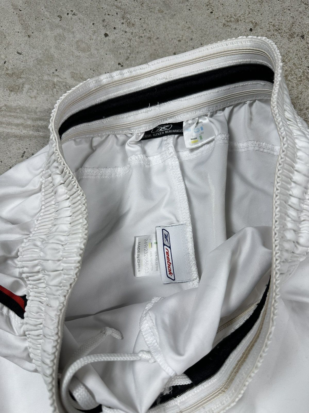 Reebok × Vintage Vintage Y2K Reebok x Liverpool White Home Shorts Size US 32 / EU 48 - 8 Thumbnail