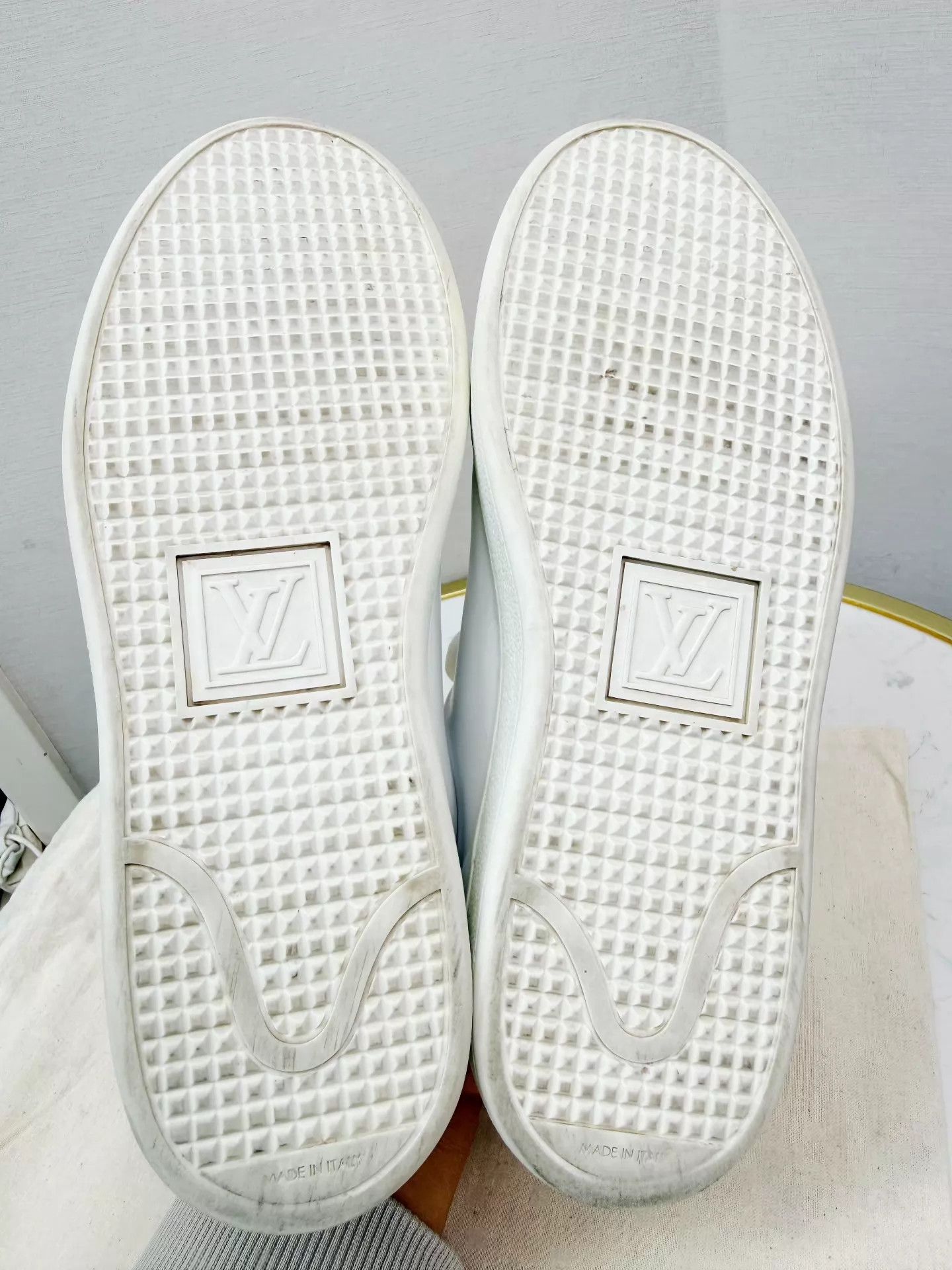 Louis Vuitton LV White Sneakers 35.5 (Worn a Few Times, Cleaned) Size US 5 / IT 35 - 7 Thumbnail