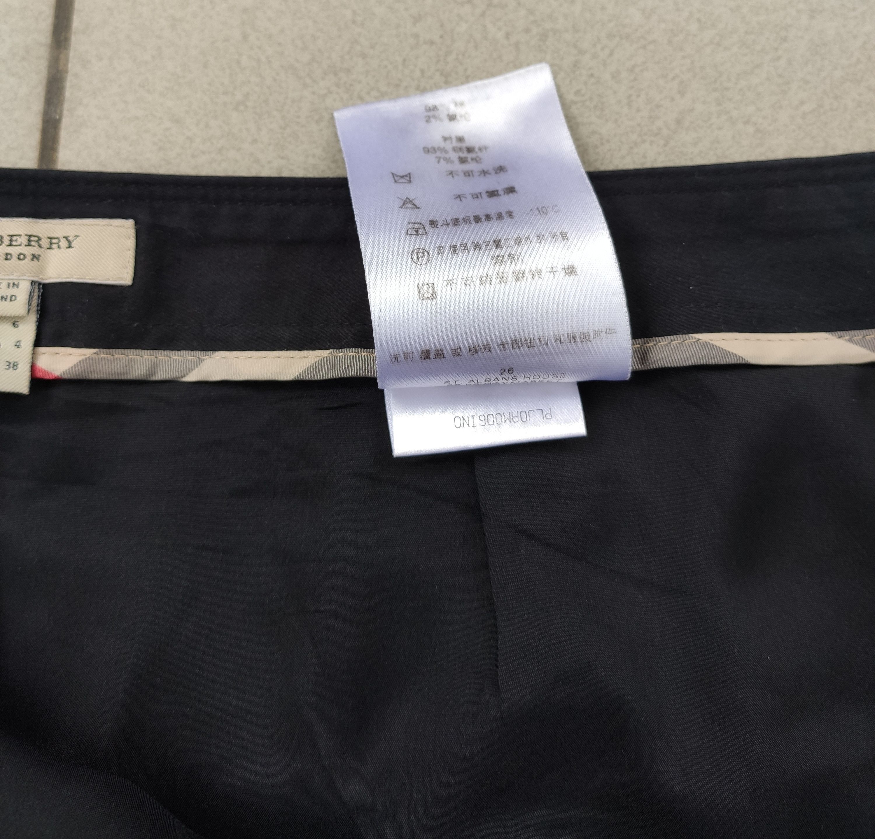 Burberry Burberry women skirt black basic old money Size 27" / US 4 / IT 40 - 7 Thumbnail