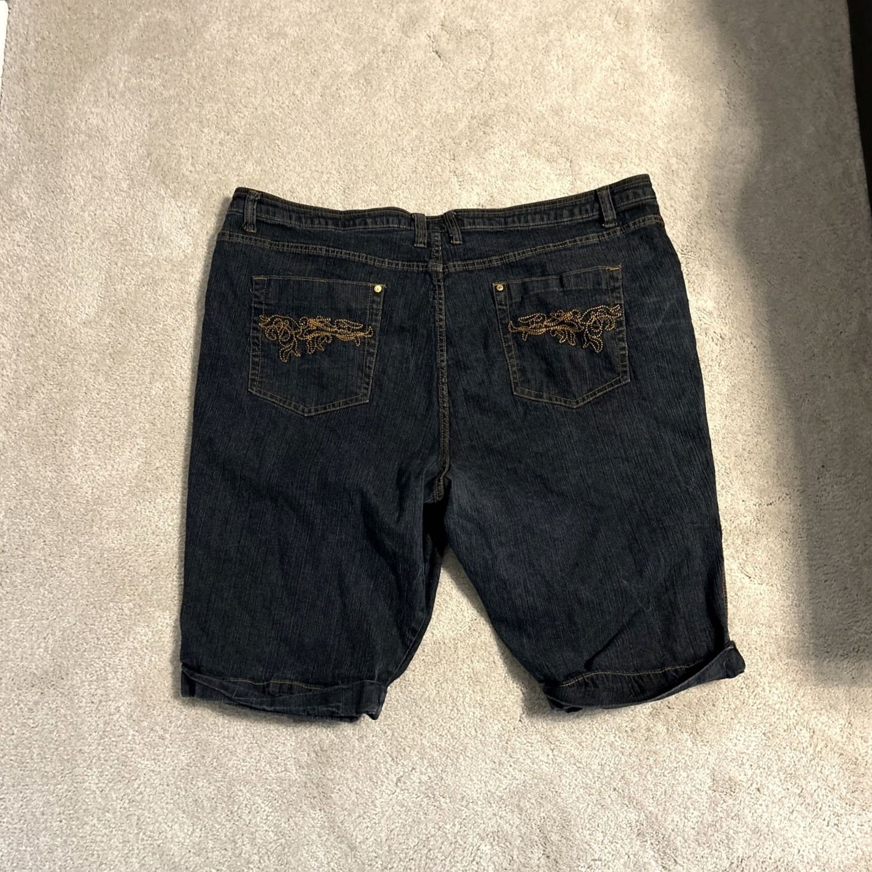 JNCO VINTAGE JNCO Bermuda Shorts Jeans 24 Women Embroidered Jamie Nicole Y2K Art Blue 90s Style Size 42" / US 20 - 7 Thumbnail