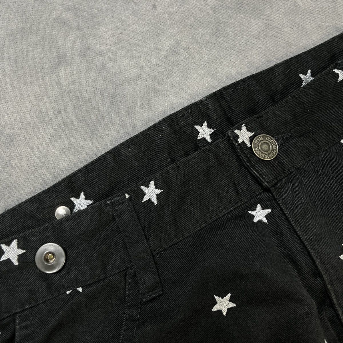 PPFM 2000s PPFM Star Embordired Y2K Streetwear Short Pants Size US 34 / EU 50 - 2 Thumbnail