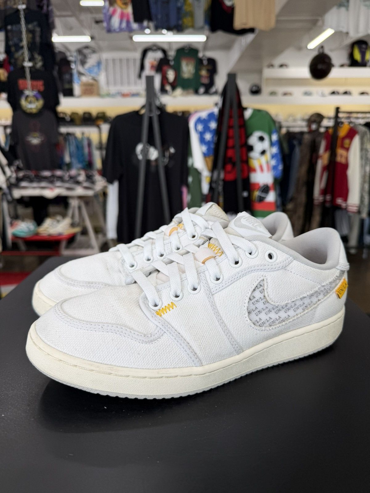 Jordan Brand × Union LA Jordan 1 Low Union White Canvas Size 8.5 (2023) Size US 8.5 / EU 41-42 - 1 Thumbnail