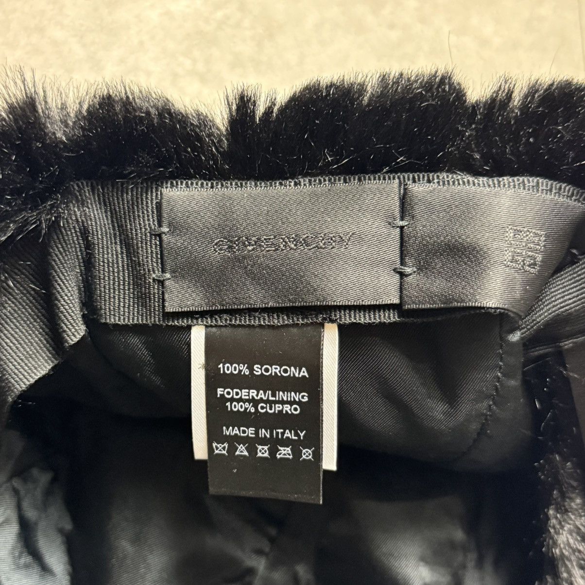 Givenchy RARE GIVENCHY 4G strap FUR HAT Size ONE SIZE - 5 Thumbnail