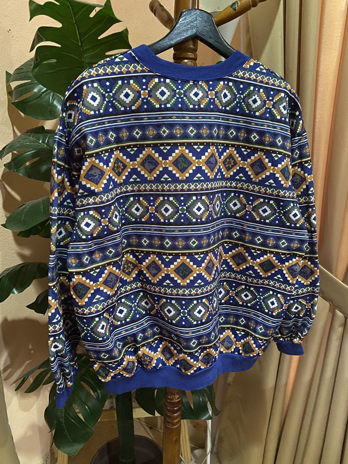 Japanese Brand VINTAGE CECILENE NAVAJO DESIGN SWEATSHIRT Size US L / EU 52-54 / 3 - 7 Thumbnail