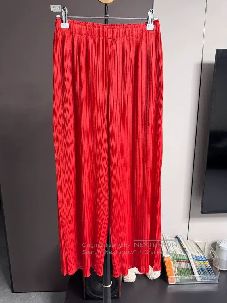Issey Miyake Issey Miyake Red Pleated Wide-leg Trousers Size 25" / US 0 / IT 36 - 1 Thumbnail