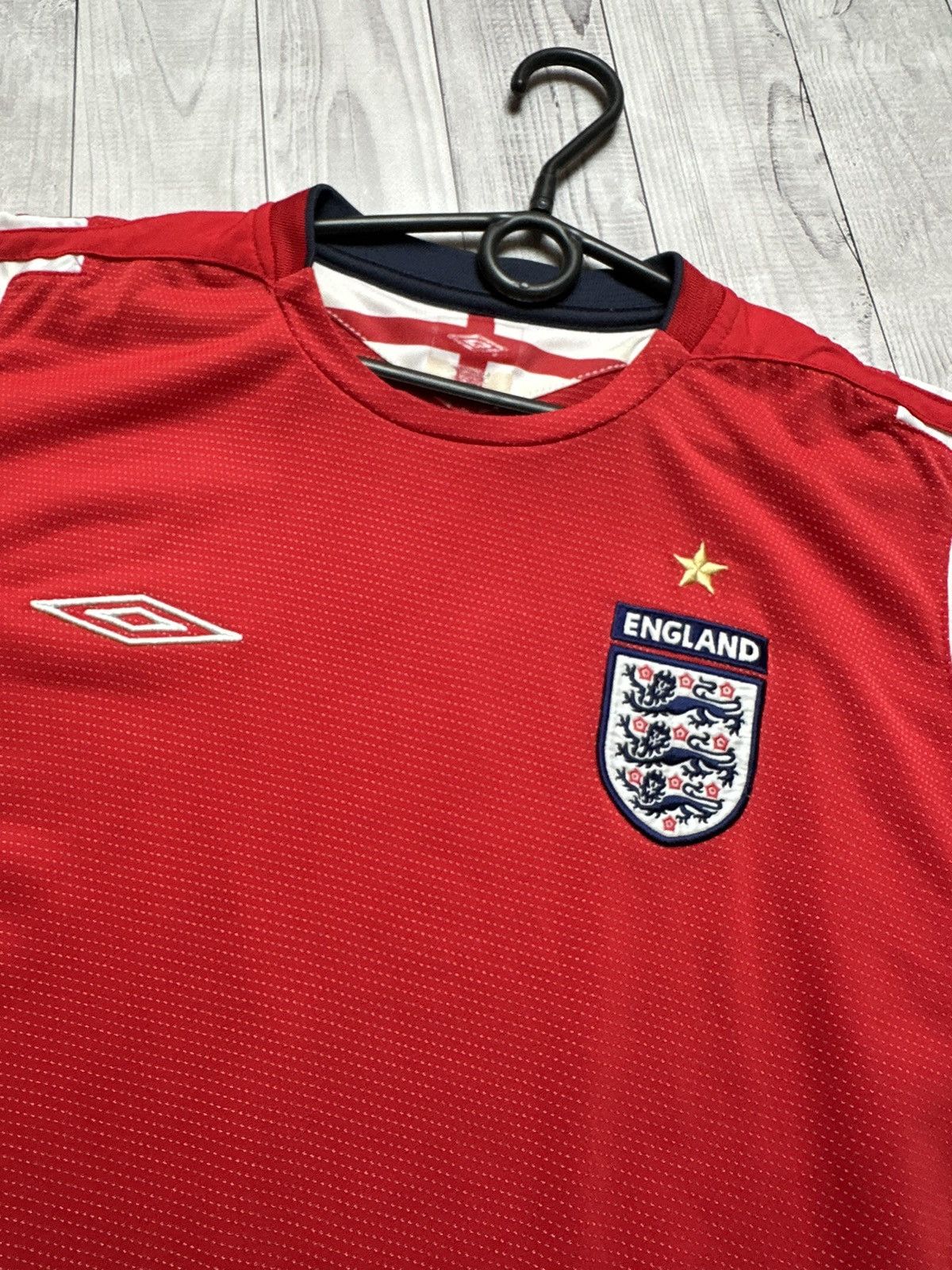 Umbro × Vintage Vintage Umbro England soccer jersey size L logo red Size US L / EU 52-54 / 3 - 4 Thumbnail