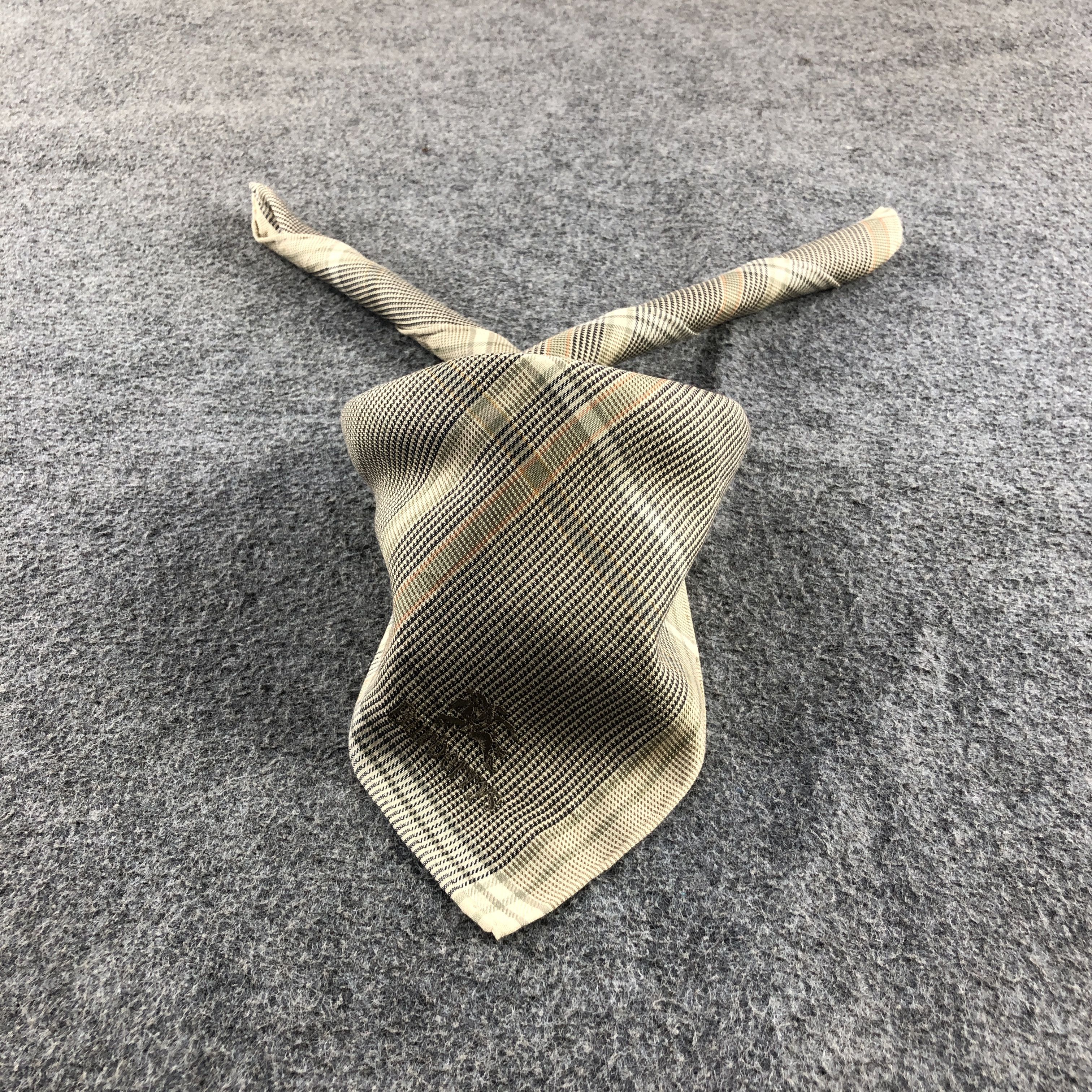Burberry Burberry Handkerchief Neckerchief Bandana H2766 Size ONE SIZE - 1 Thumbnail
