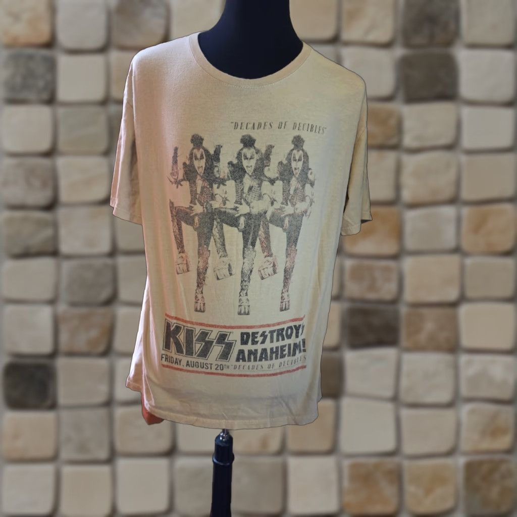 Simons KISS Destroys Anaheim Graphic Tour Beige T Shirt Mens XL Size Size US XL / EU 56 / 4 - 1 Thumbnail