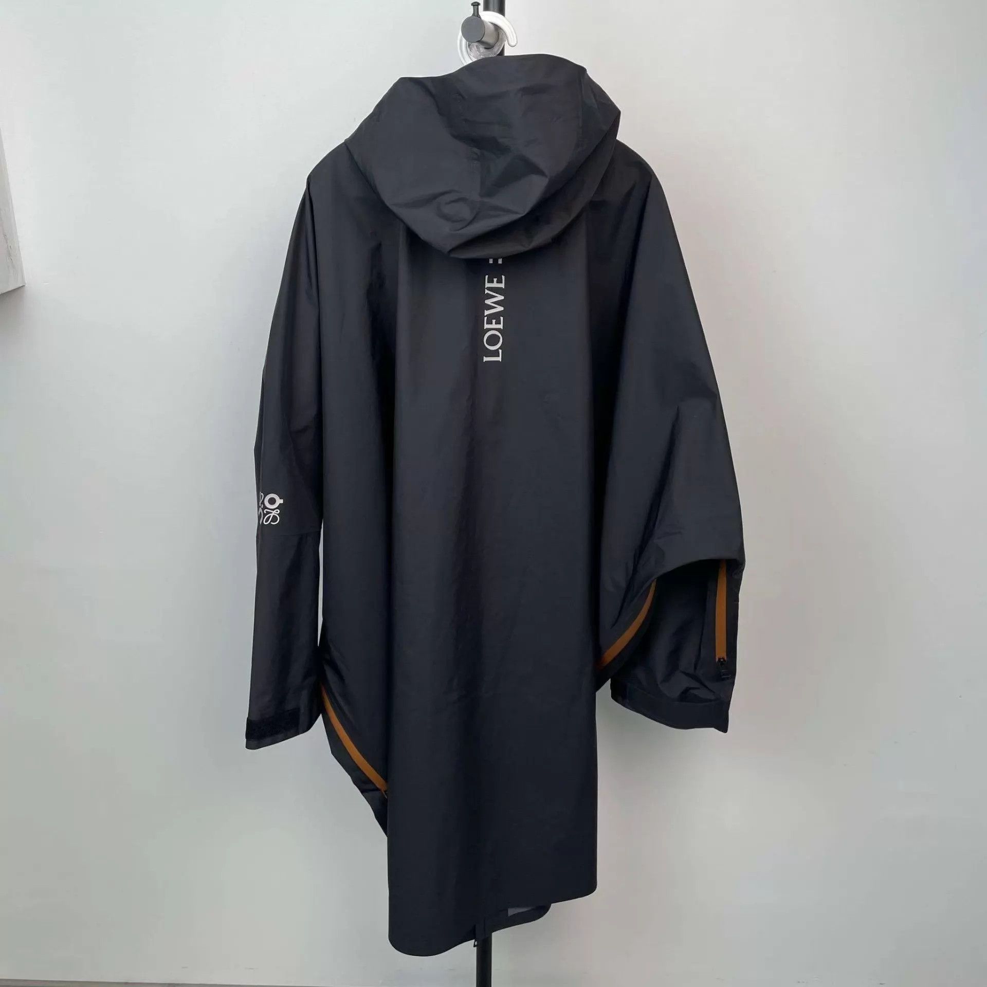 Loewe Loewe black raincoat M new w/ tags box Size US M / EU 48-50 / 2 - 2 Thumbnail