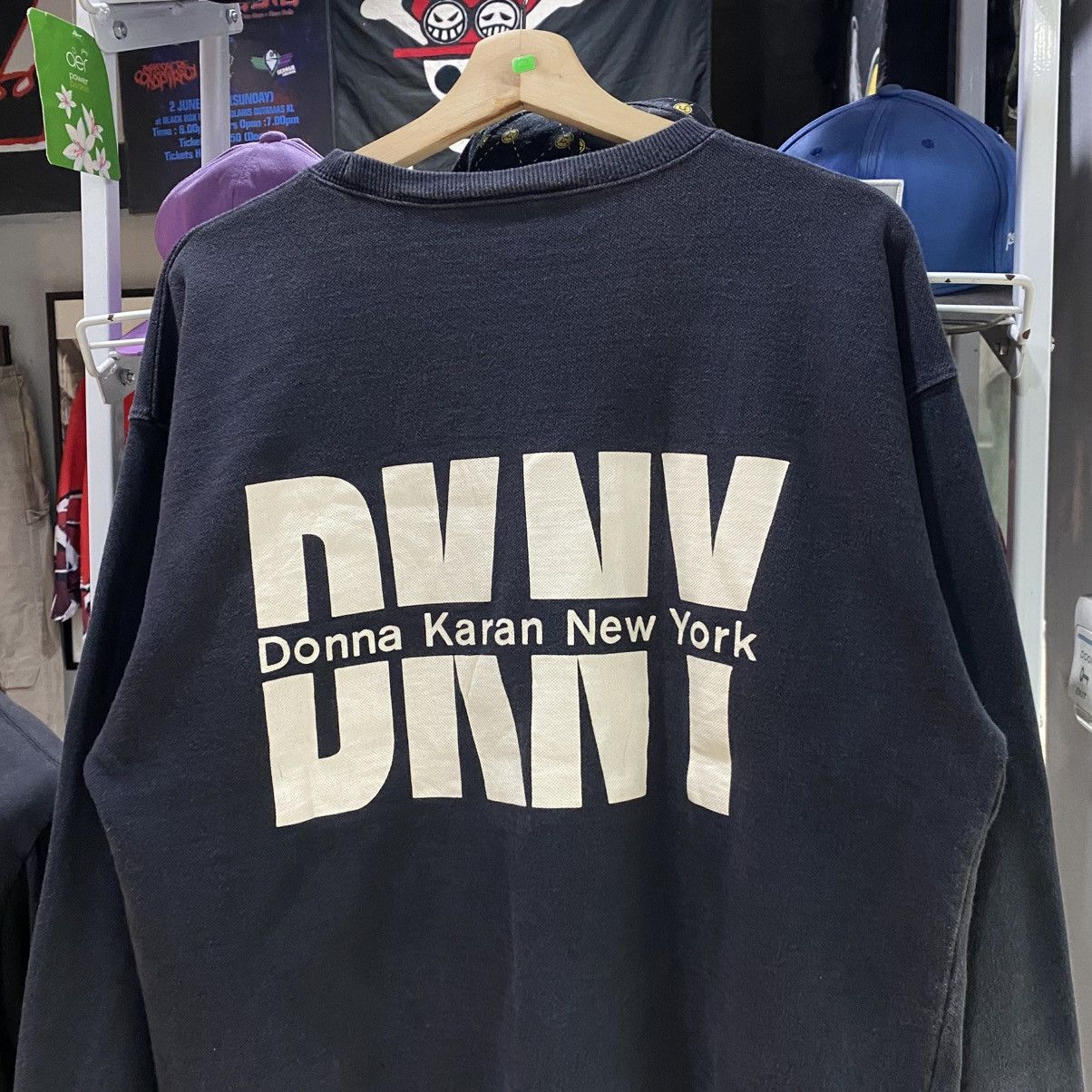 DKNY × Vintage Vintage DKNY Jeans Big Logo Sweatshirt Size US L / EU 52-54 / 3 - 3 Thumbnail