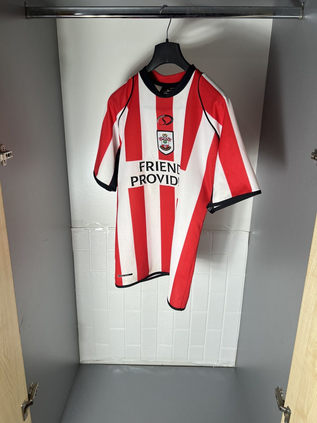 Vintage VERY RARE FC SOUTHAMPTON ENGLAND RETRO SOCCER JERSEY Y2K 90s Size US M / EU 48-50 / 2 - 4 Thumbnail