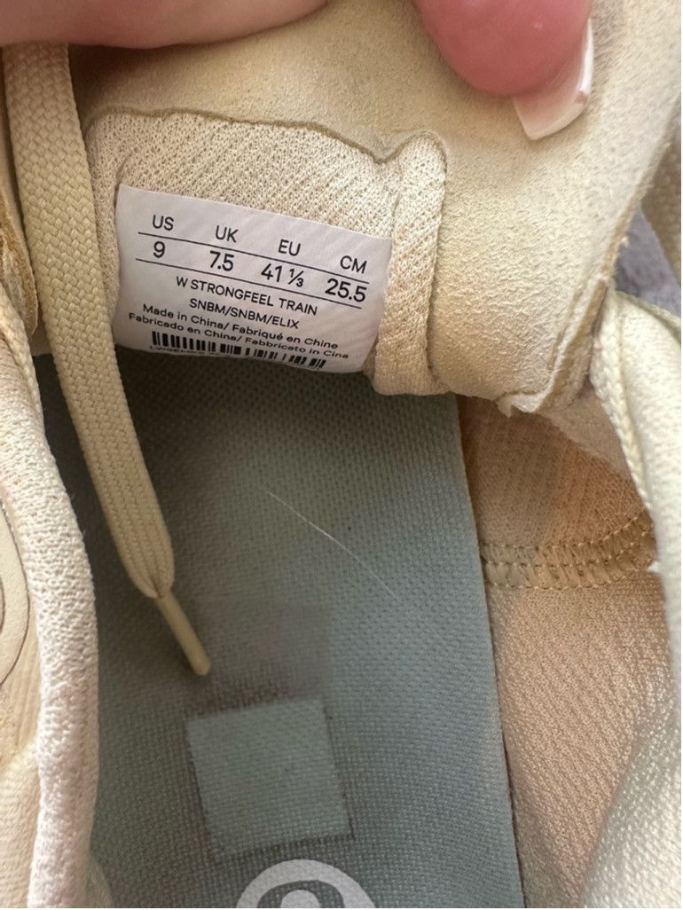 Lululemon Lululemon Strongfeel Womens Training Shoe Sunbeam Size 9 EUC Size US 9 / IT 39 - 8 Thumbnail