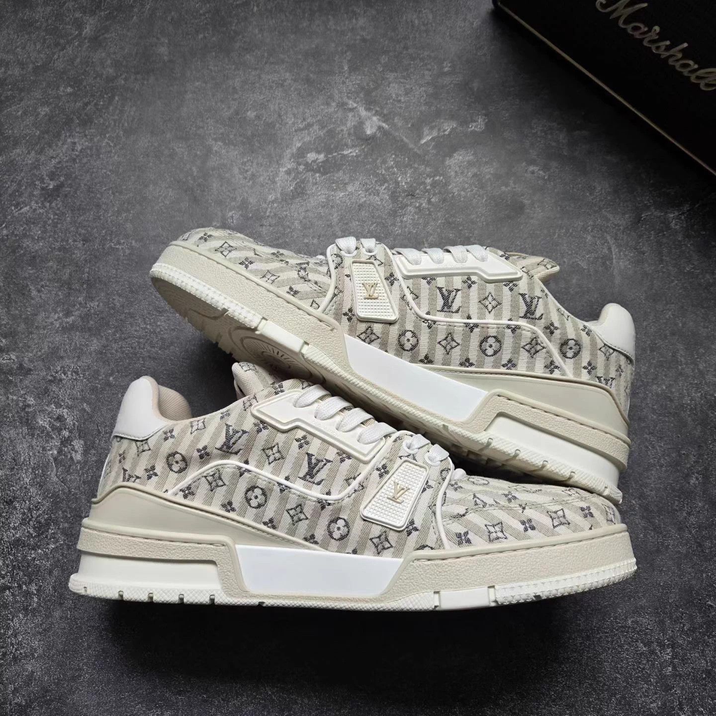 Louis Vuitton LV TRAINER Grey Monogram Sneakers 7.5/41.5 Size US 7.5 / EU 40-41 - 9 Thumbnail