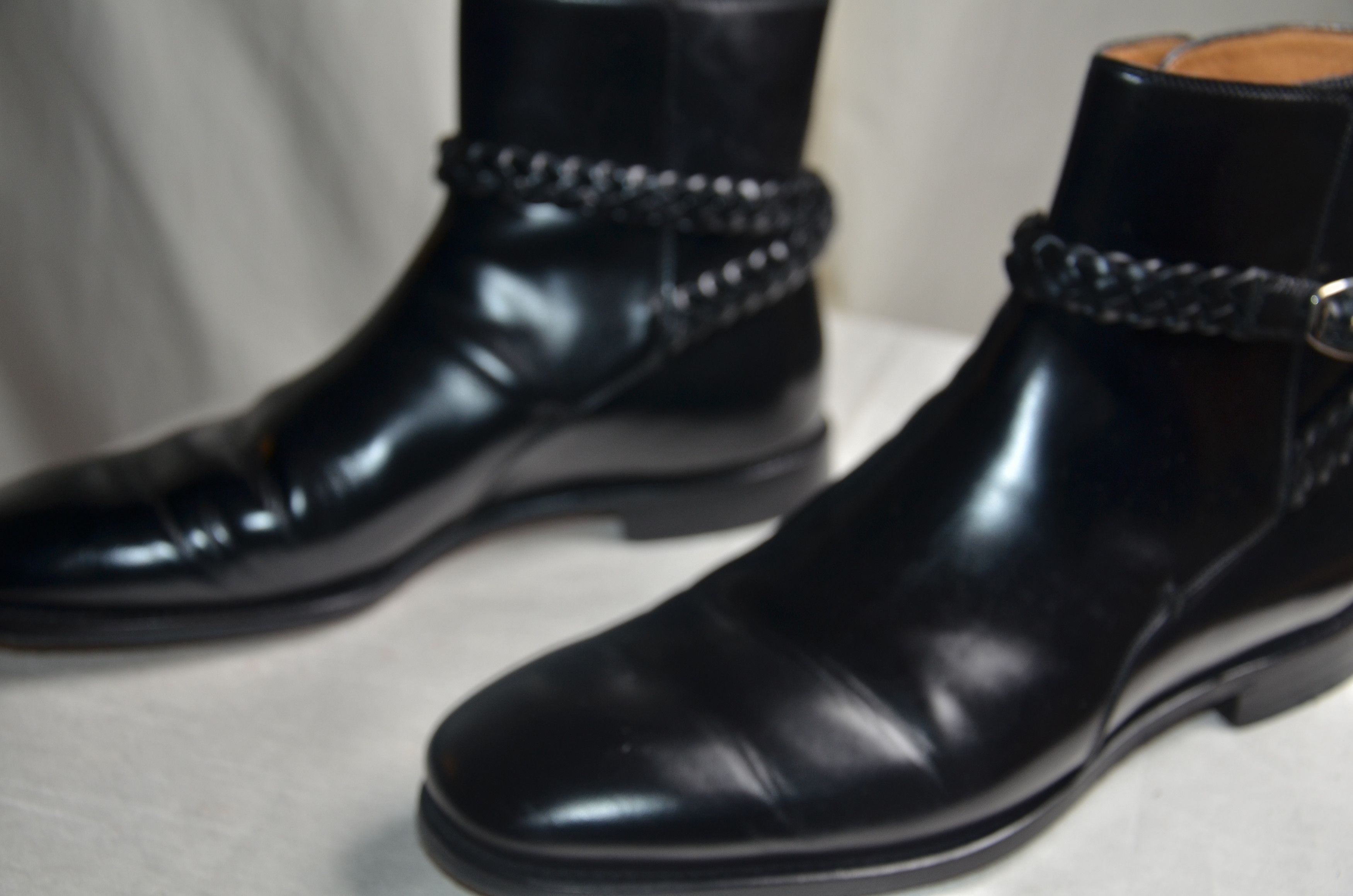 image of Men's Gucci Boots in Black (Size 9.5)