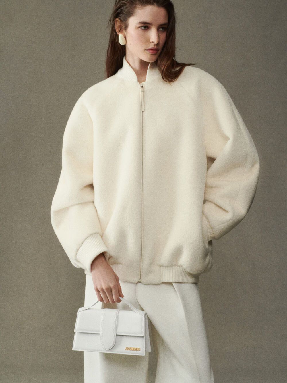 Jacquemus o1la1rc1a0925 Size: OS / Large Bambino Bag in White Size ONE SIZE - 6 Thumbnail