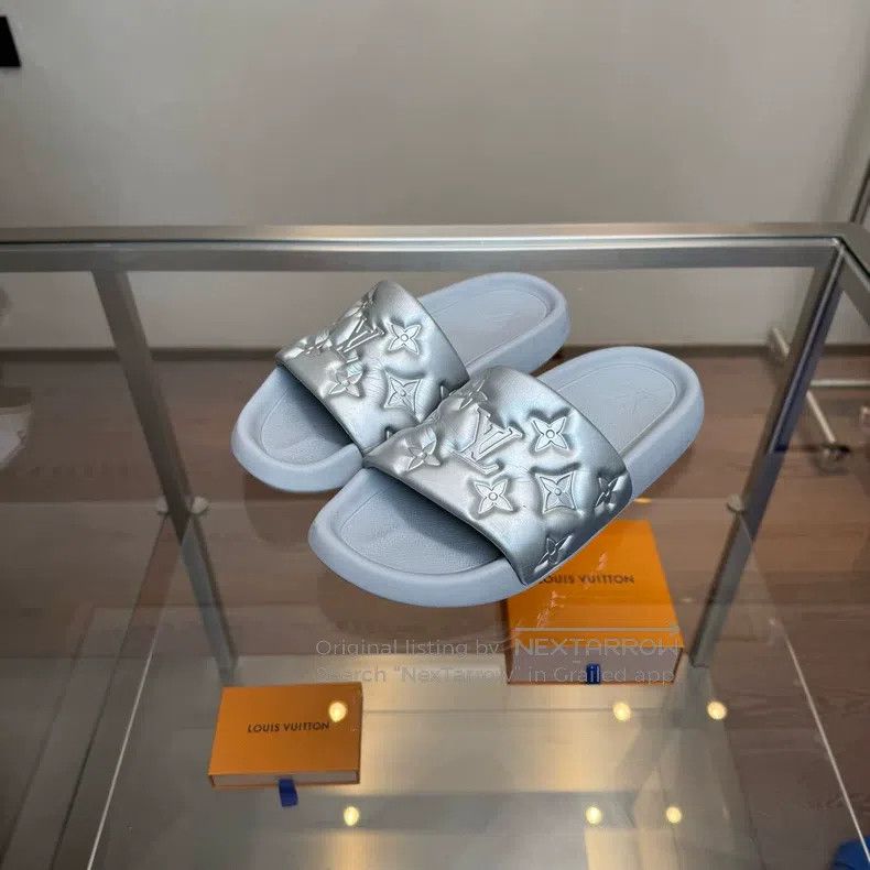 Louis Vuitton Louis Vuitton Silver embossed presbyopic slippers Size US 8 / EU 41 - 2 Thumbnail